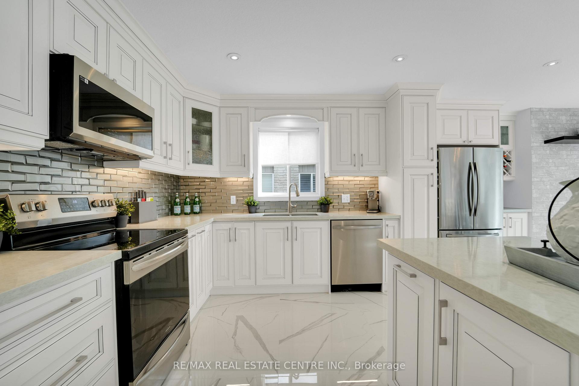 Photo 35 of 557 St Moritz Avenue, Waterloo — HOMEH