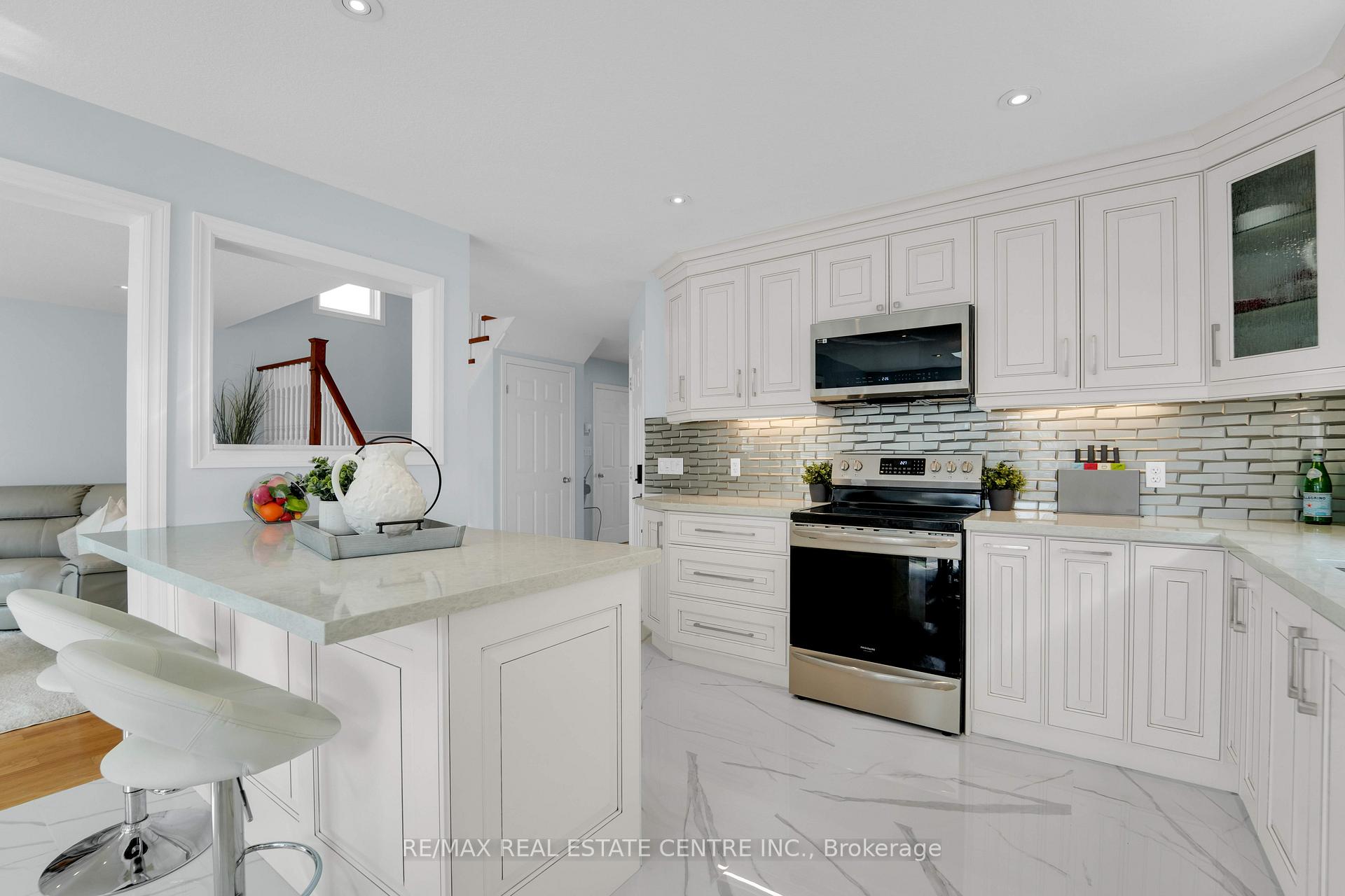 Photo 6 of 557 St Moritz Avenue, Waterloo — HOMEH