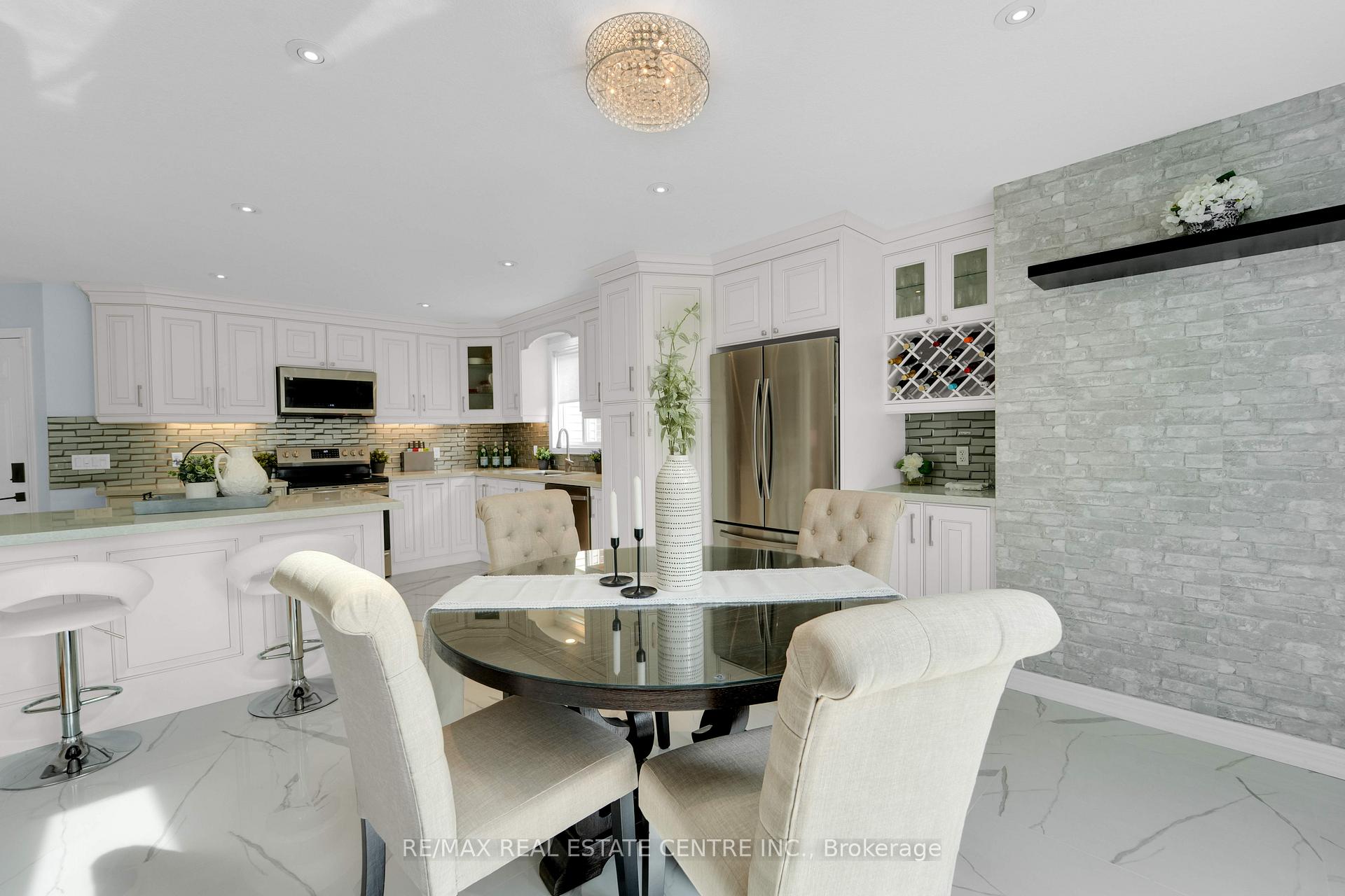 Photo 23 of 557 St Moritz Avenue, Waterloo — HOMEH