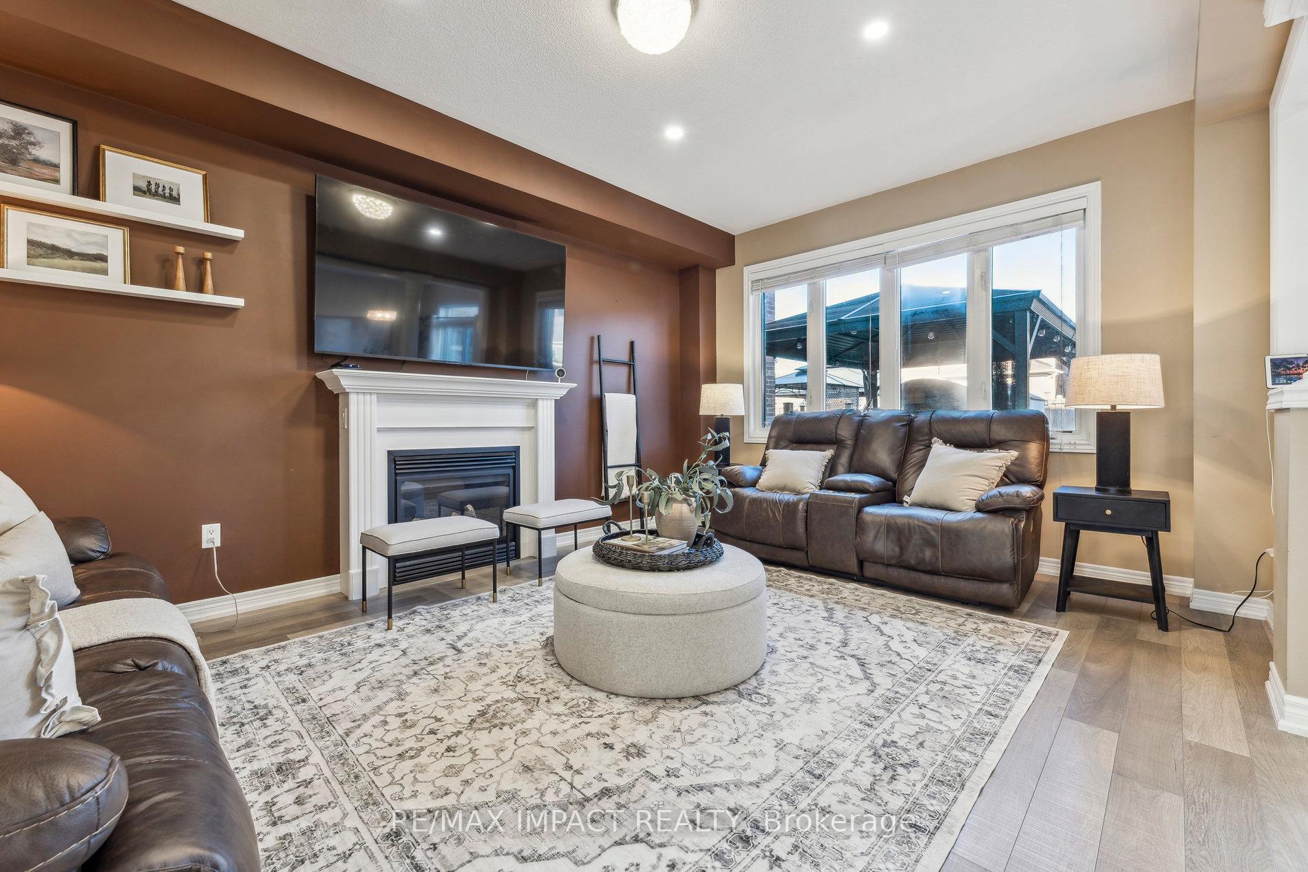 Photo 2 of 7 McDONALD Crescent, Clarington, Newcastle — HOMEH