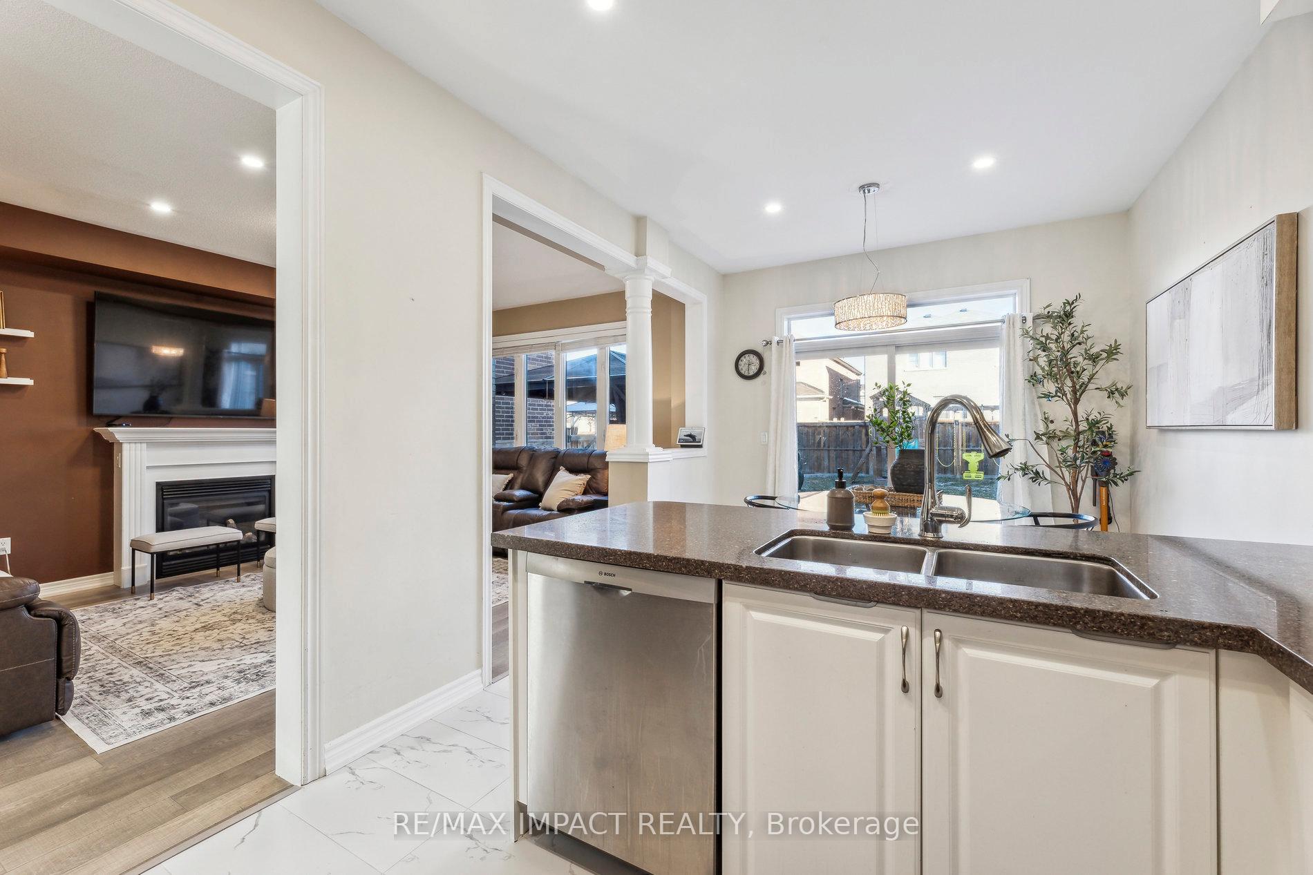 Photo 6 of 7 McDONALD Crescent, Clarington, Newcastle — HOMEH