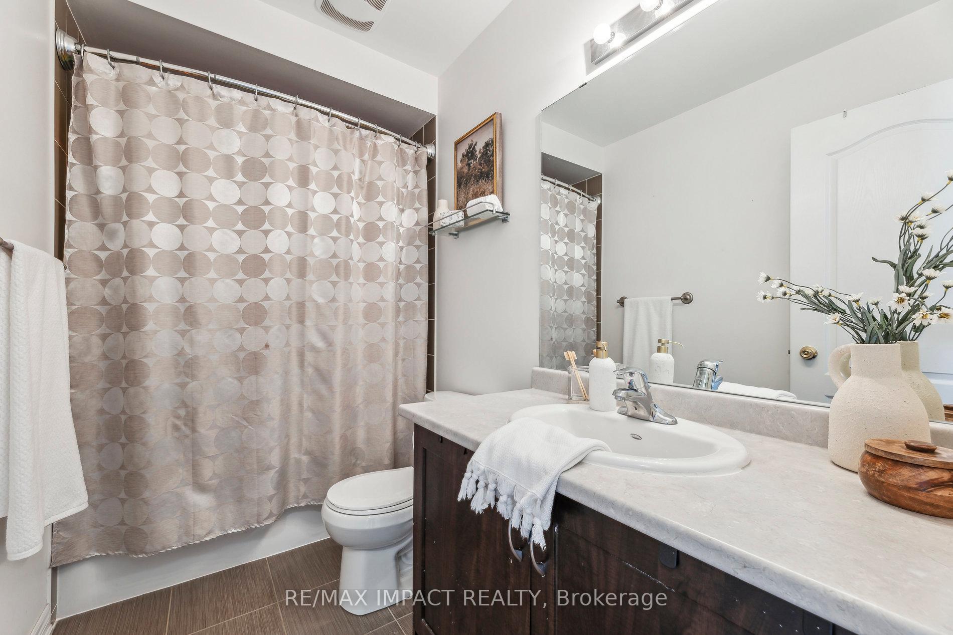 Photo 9 of 7 McDONALD Crescent, Clarington, Newcastle — HOMEH