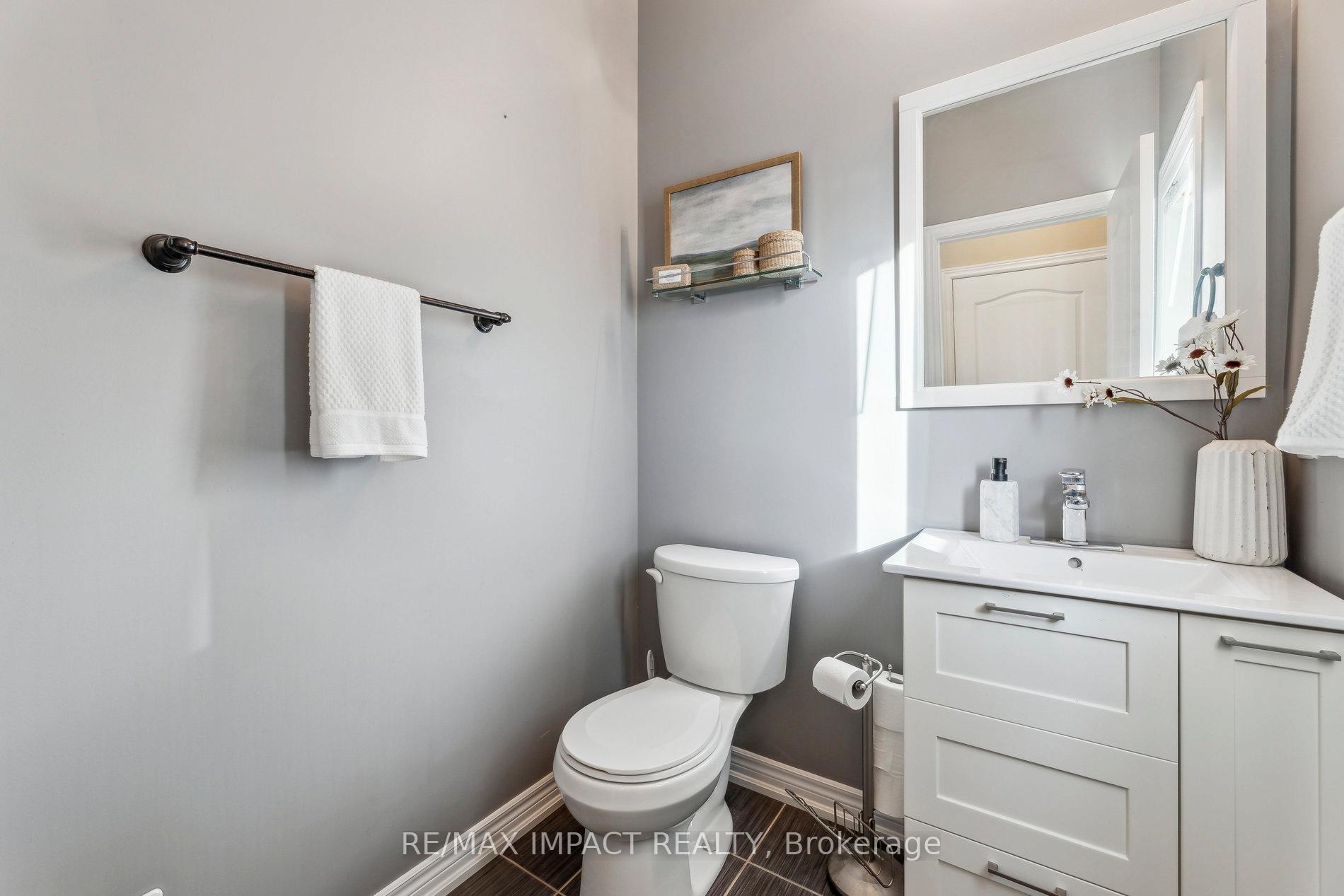 Photo 8 of 7 McDONALD Crescent, Clarington, Newcastle — HOMEH