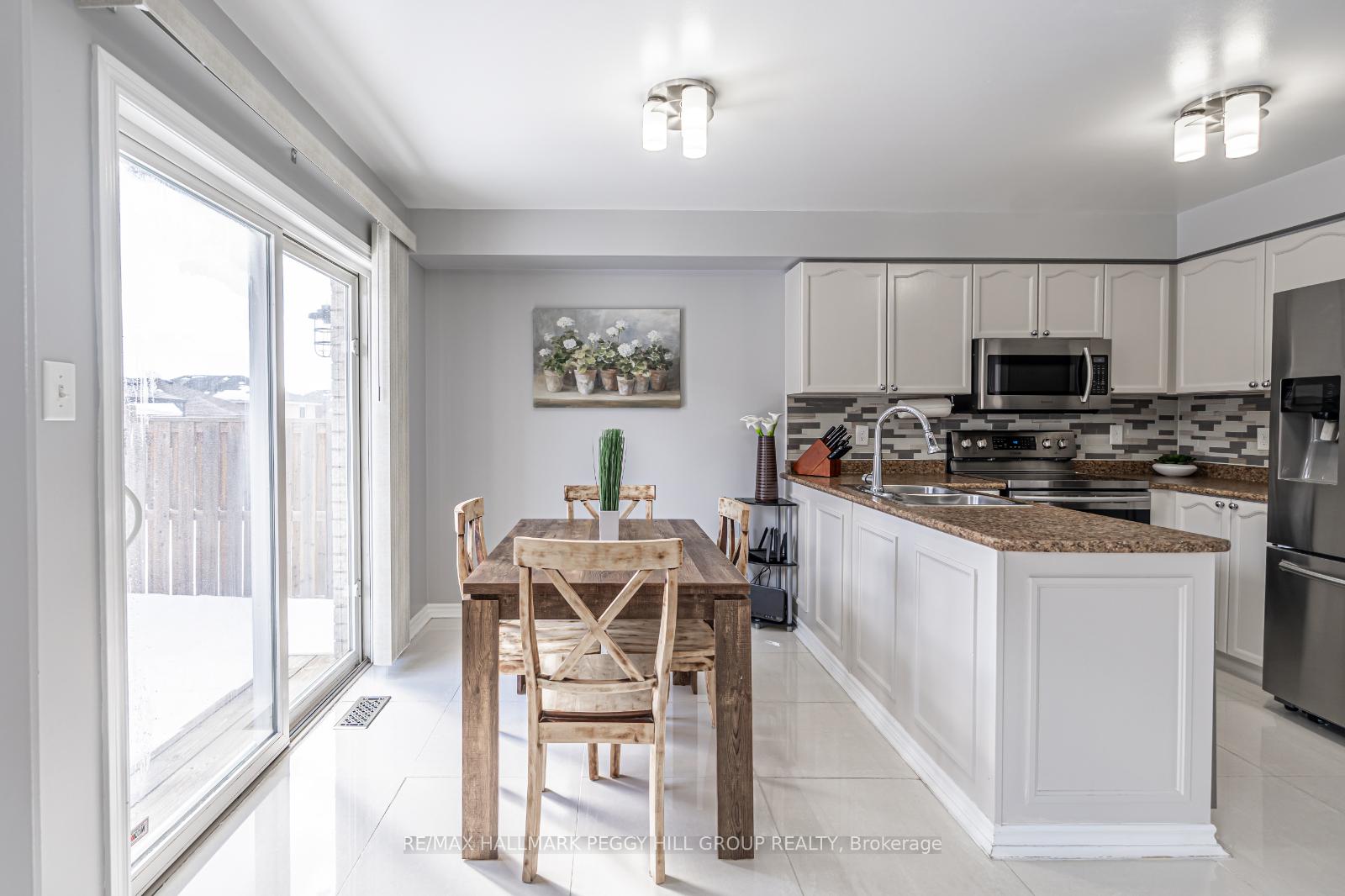 Photo 3 of 21 Claire Drive, Barrie, Painswick South — HOMEH