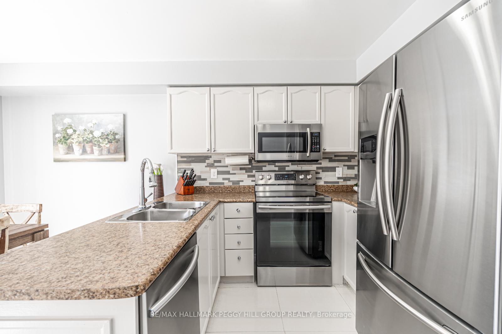 Photo 4 of 21 Claire Drive, Barrie, Painswick South — HOMEH