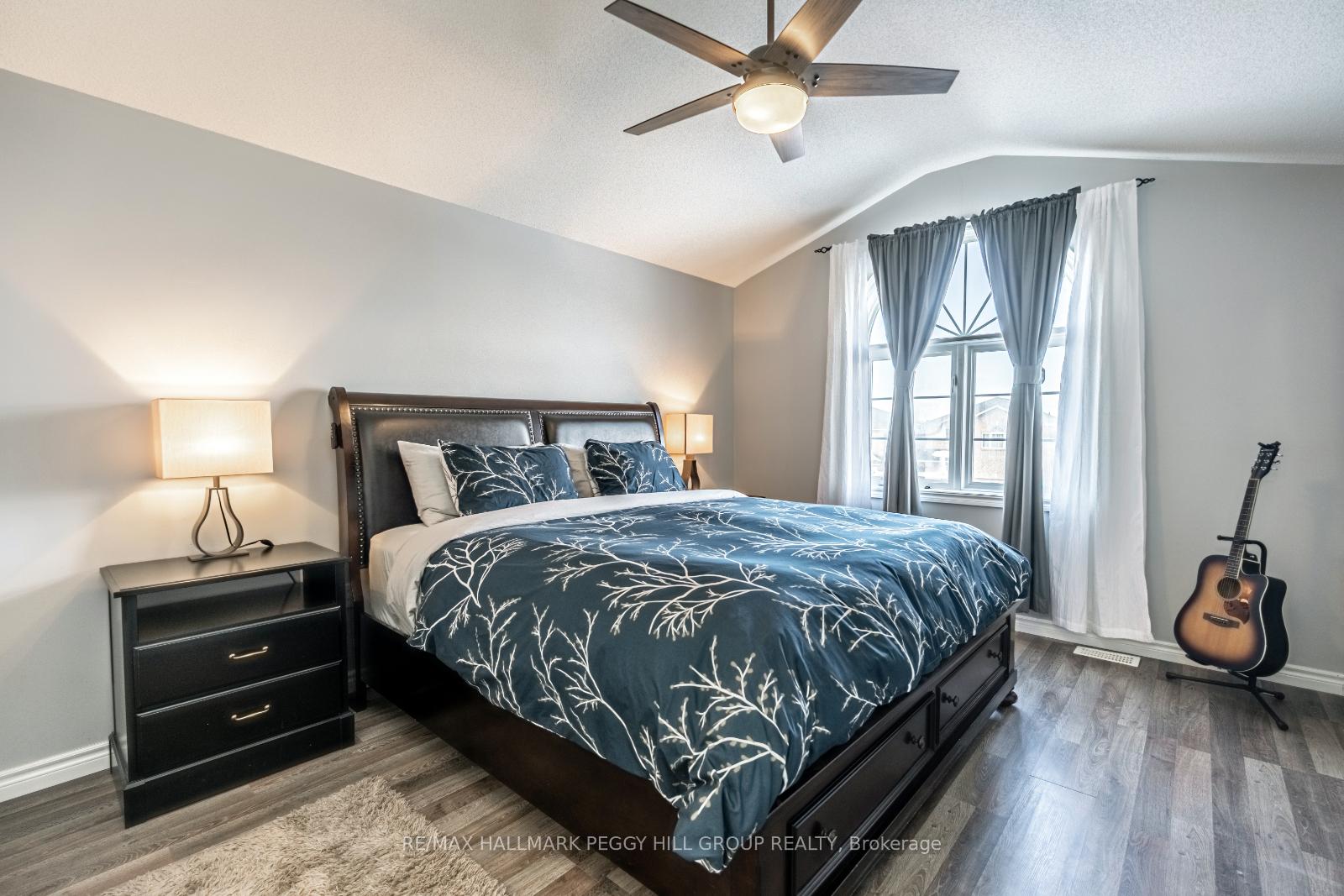 Photo 9 of 21 Claire Drive, Barrie, Painswick South — HOMEH