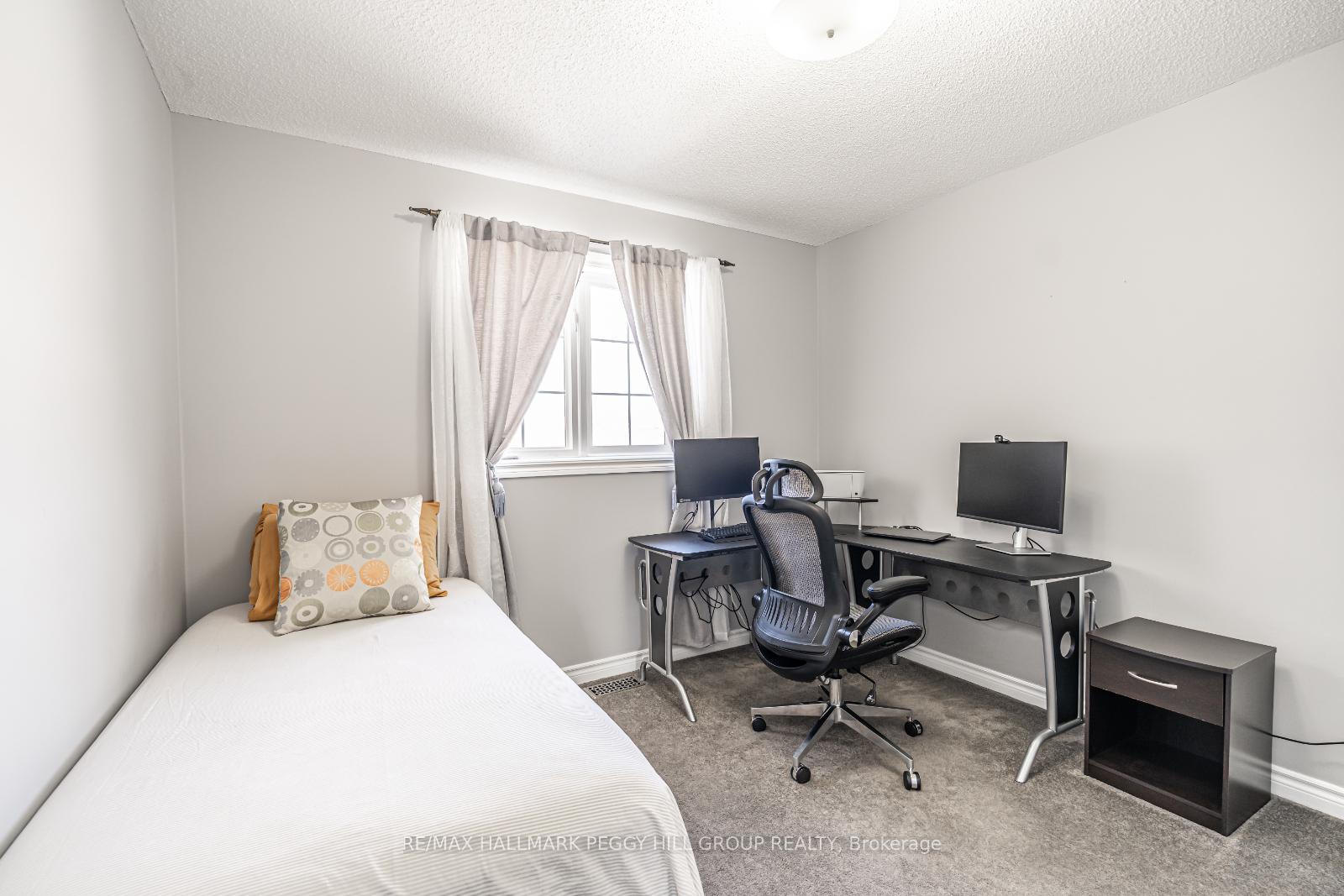Photo 7 of 21 Claire Drive, Barrie, Painswick South — HOMEH