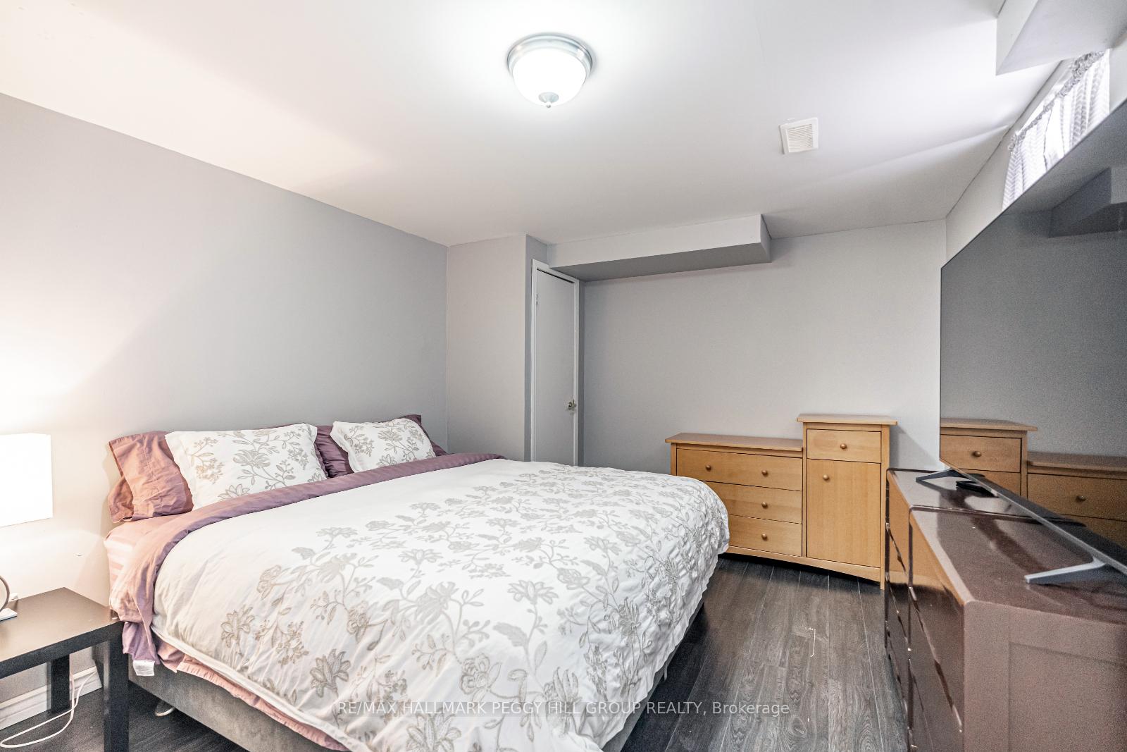 Photo 14 of 21 Claire Drive, Barrie, Painswick South — HOMEH