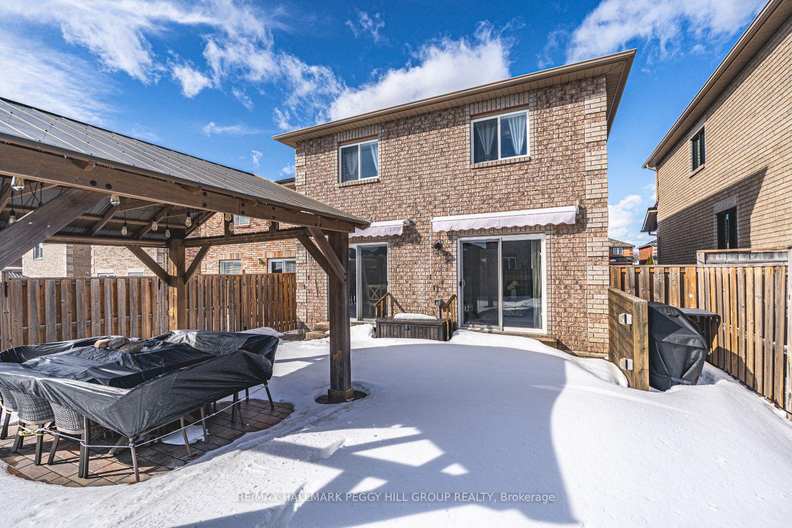 Photo 19 of 21 Claire Drive, Barrie, Painswick South — HOMEH