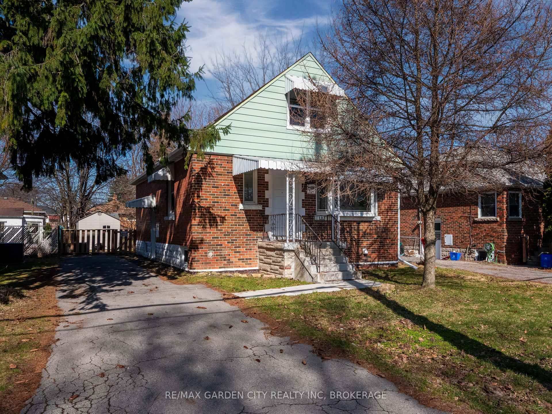 Front of 864 Garth Street