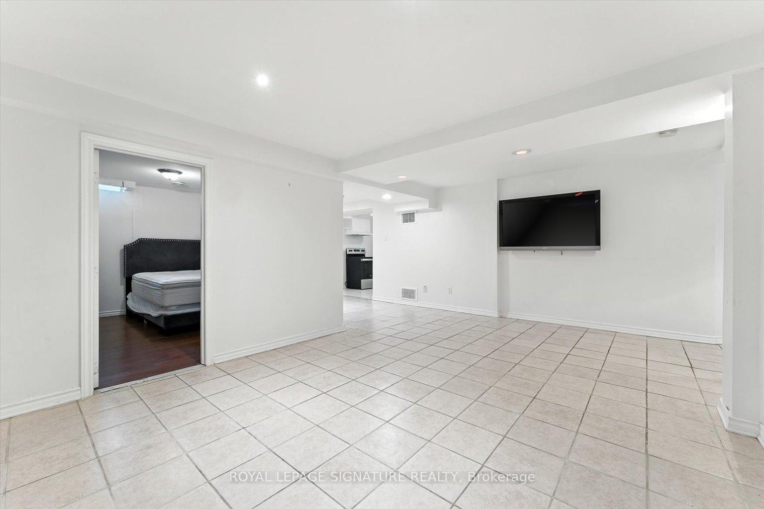Photo 32 of 68 Magill Drive, Ajax, Central — HOMEH
