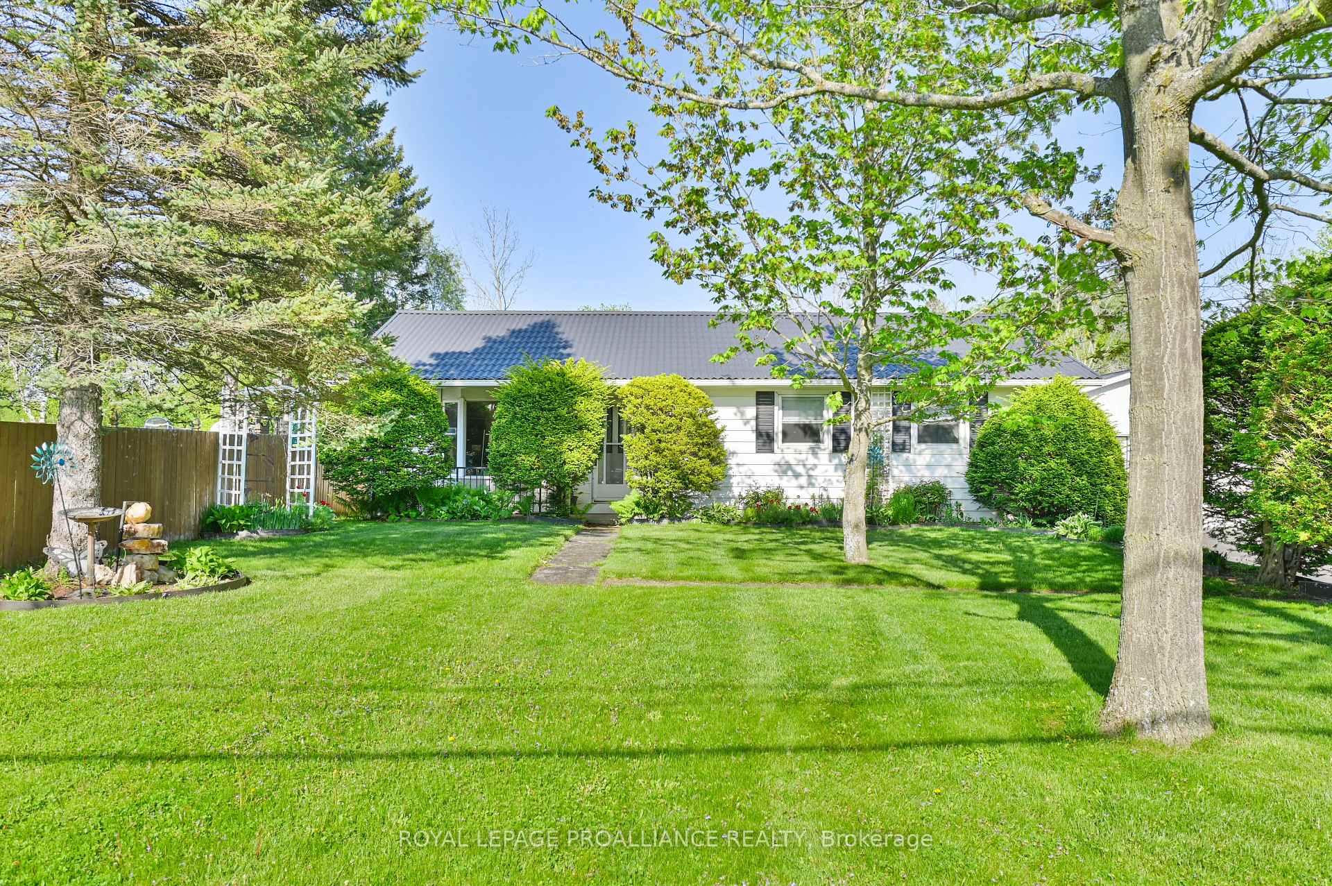 Photo 9 of 103 Marshall Road, Belleville, Belleville Ward — HOMEH