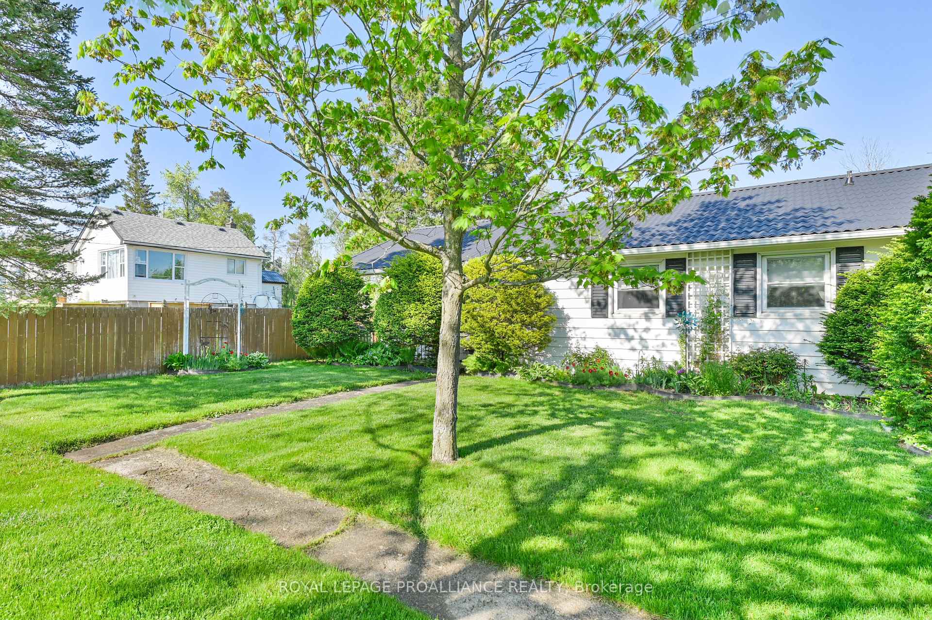 Photo 32 of 103 Marshall Road, Belleville, Belleville Ward — HOMEH