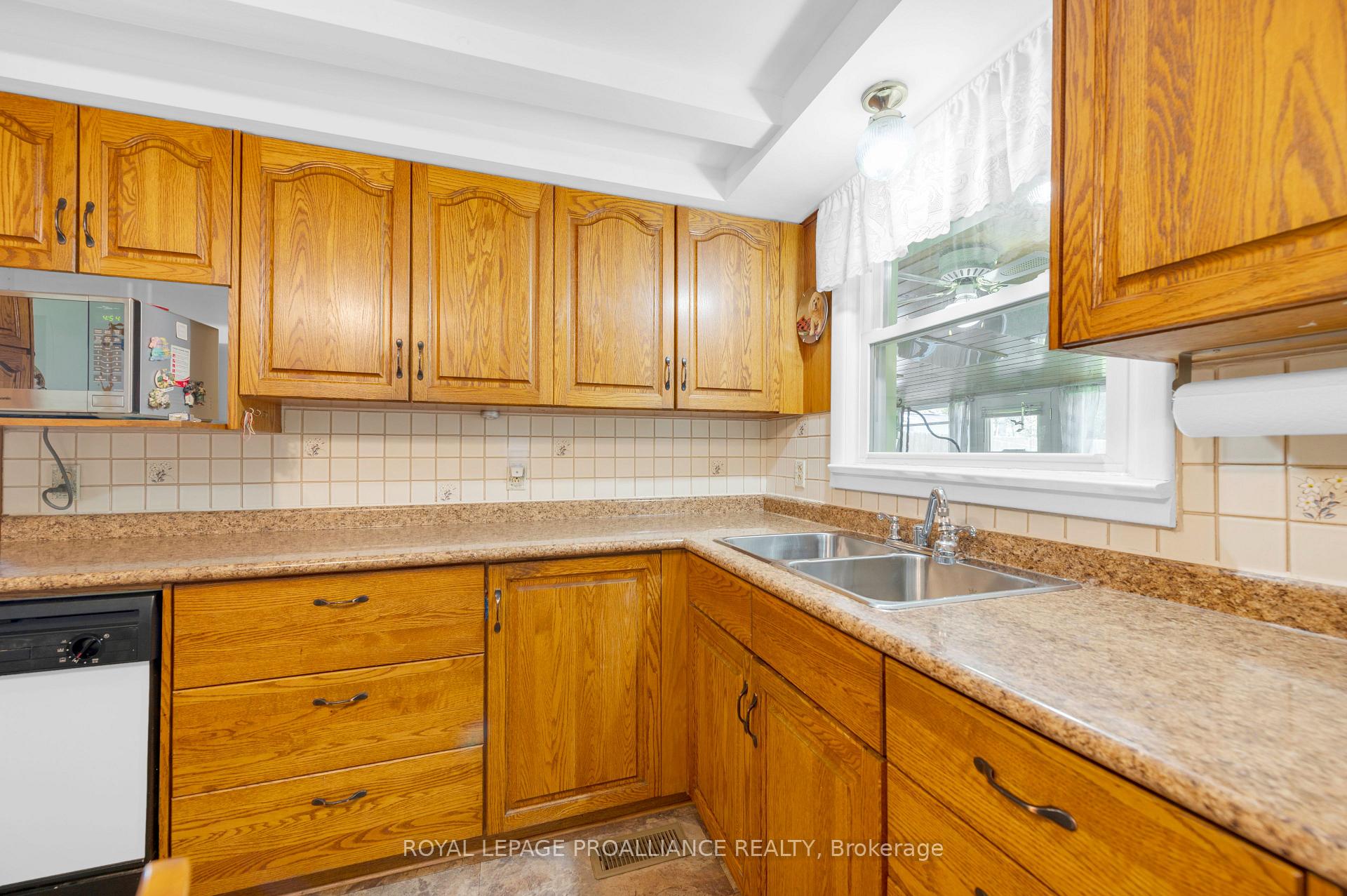 Photo 8 of 103 Marshall Road, Belleville, Belleville Ward — HOMEH