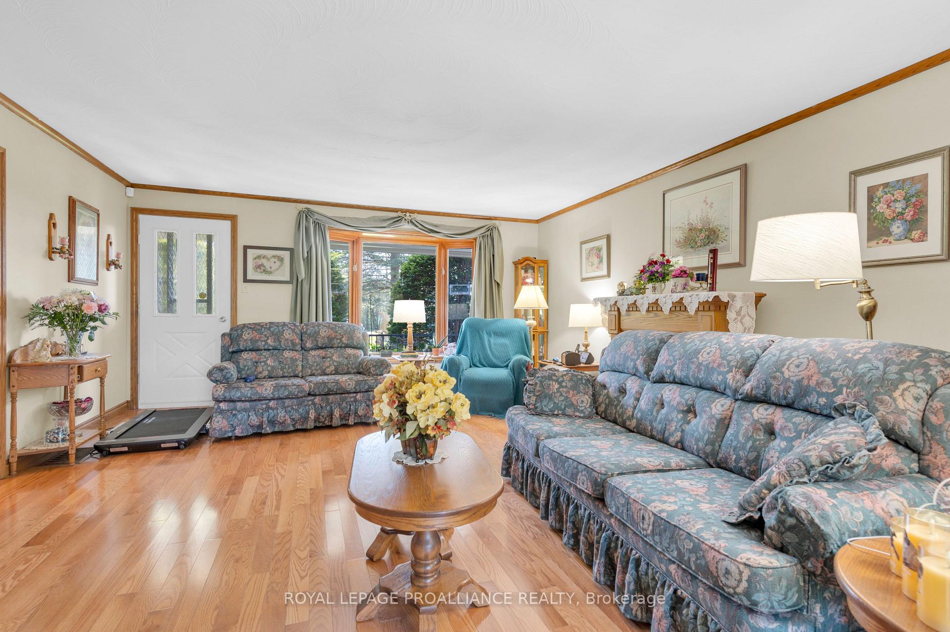 Photo 17 of 103 Marshall Road, Belleville, Belleville Ward — HOMEH
