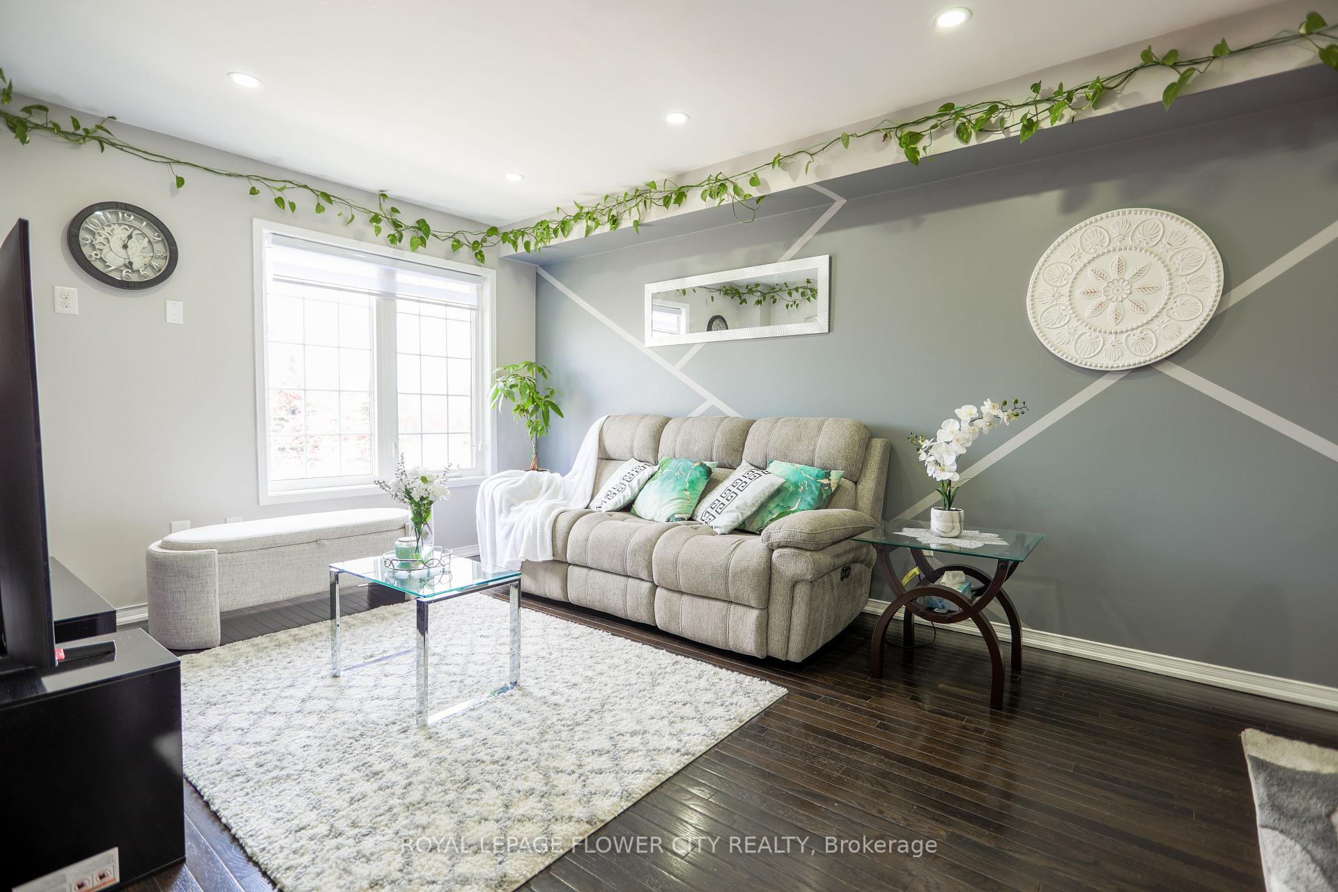 Photo 1 of 42 Lander Crescent N, Clarington, Bowmanville — HOMEH