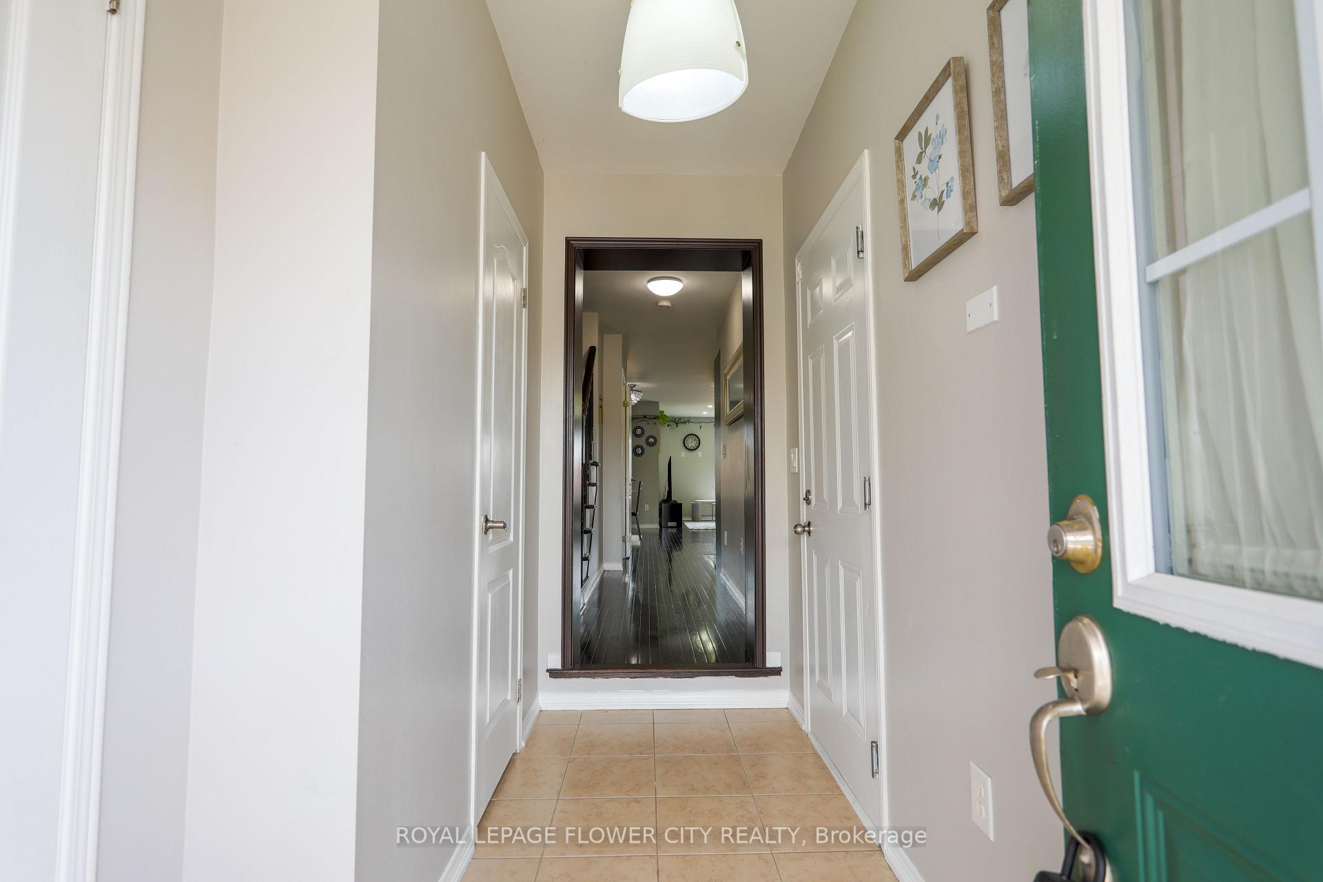 Photo 2 of 42 Lander Crescent N, Clarington, Bowmanville — HOMEH