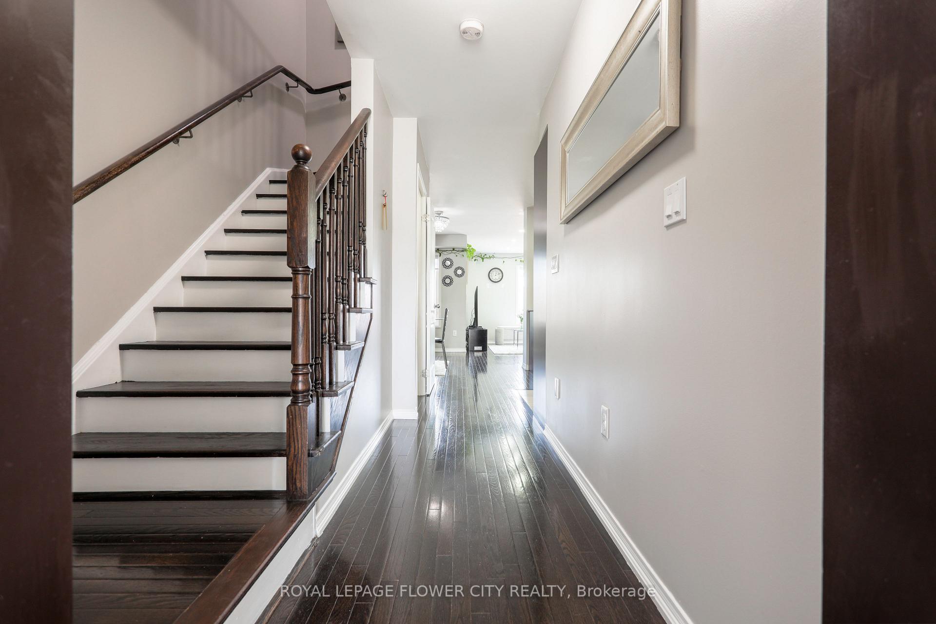 Photo 3 of 42 Lander Crescent N, Clarington, Bowmanville — HOMEH