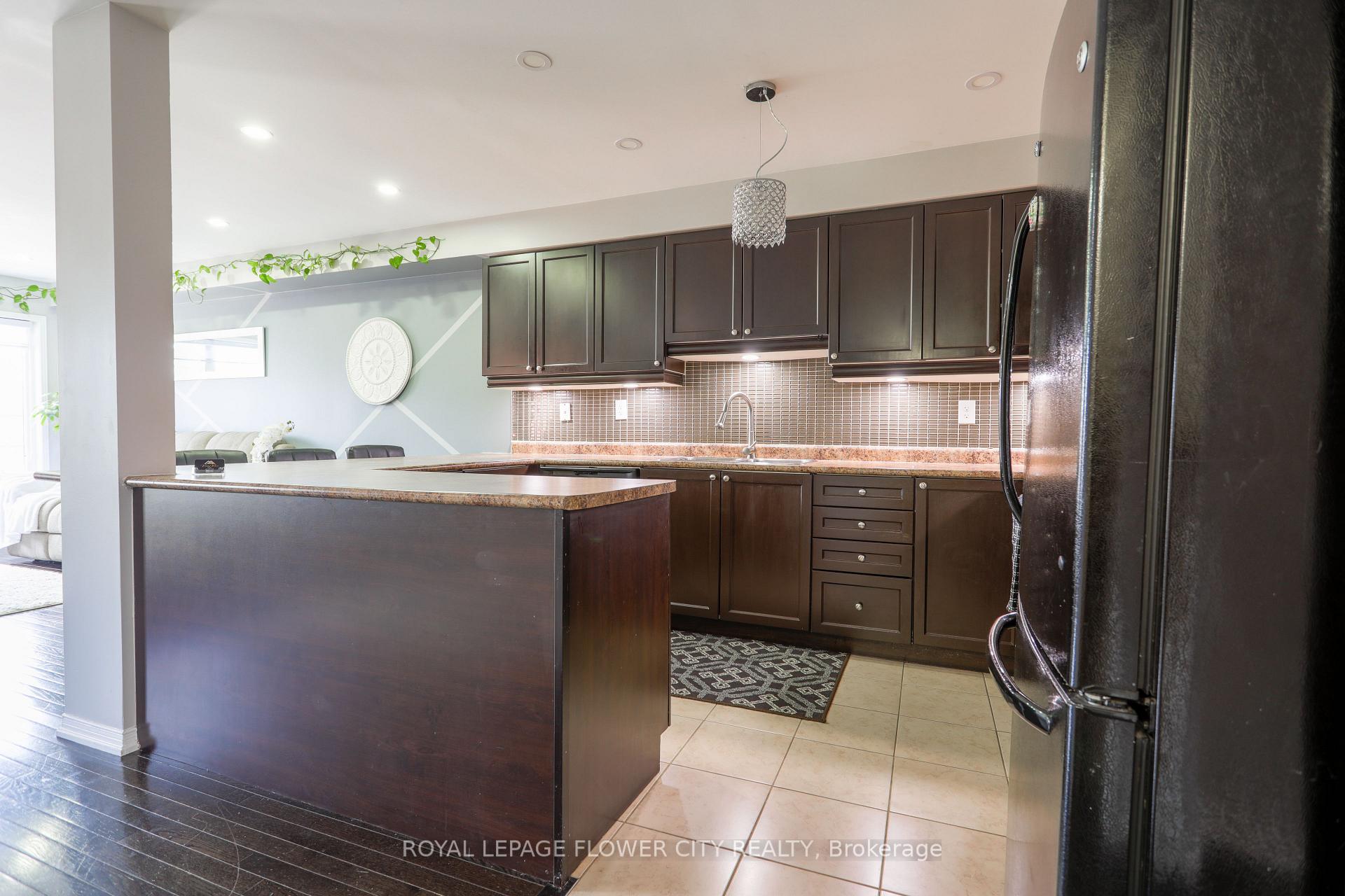 Photo 18 of 42 Lander Crescent N, Clarington, Bowmanville — HOMEH