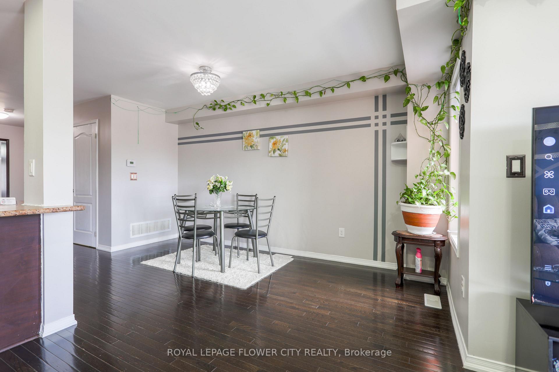 Photo 4 of 42 Lander Crescent N, Clarington, Bowmanville — HOMEH