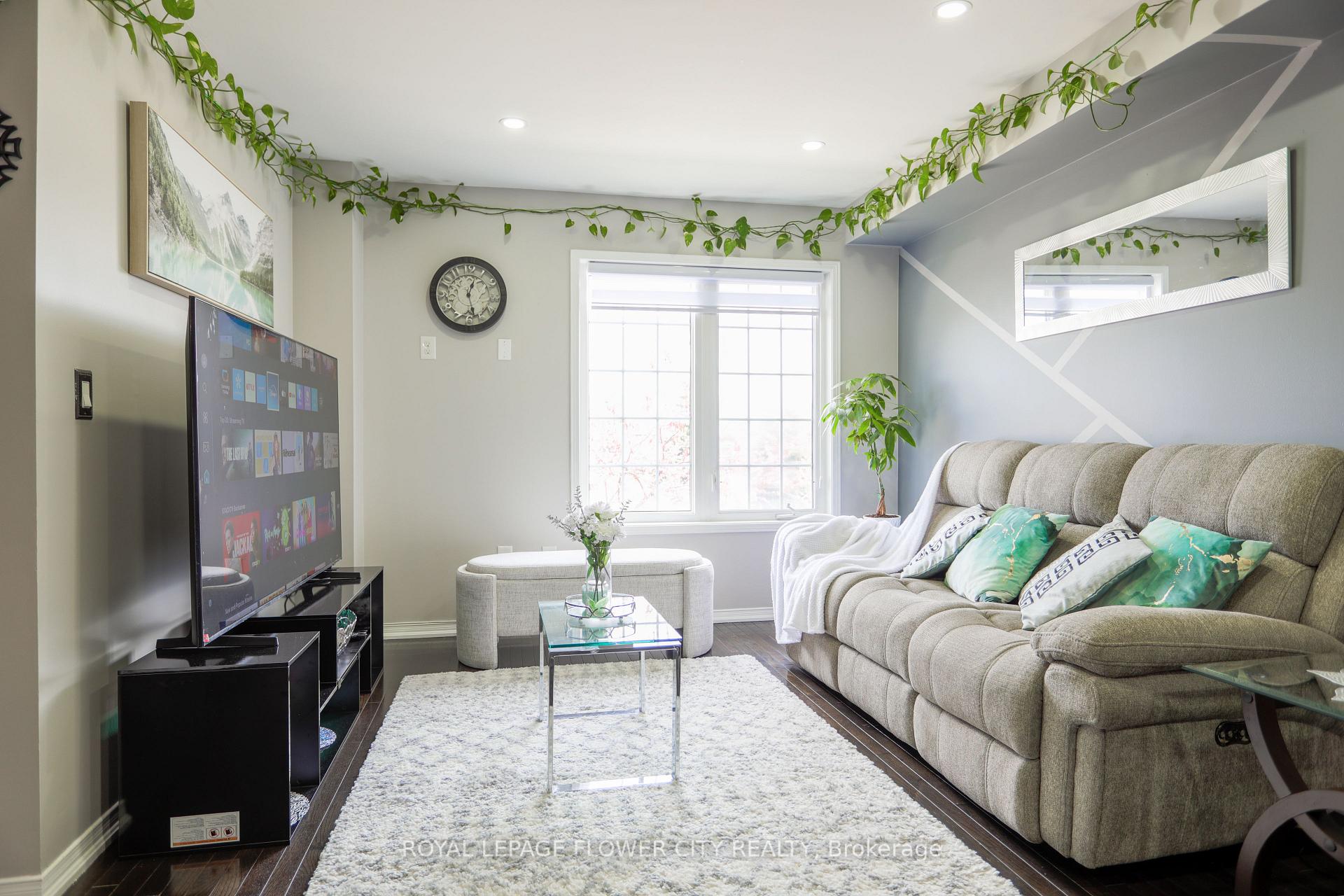 Photo 11 of 42 Lander Crescent N, Clarington, Bowmanville — HOMEH