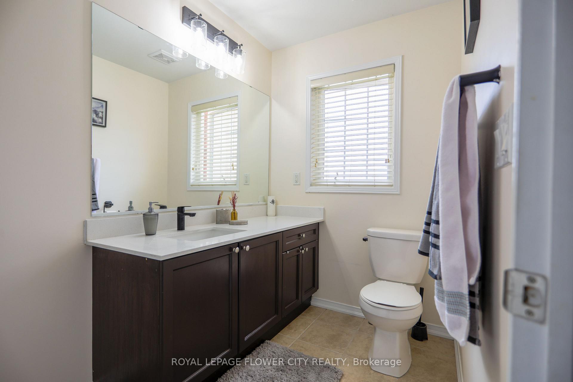 Photo 8 of 42 Lander Crescent N, Clarington, Bowmanville — HOMEH