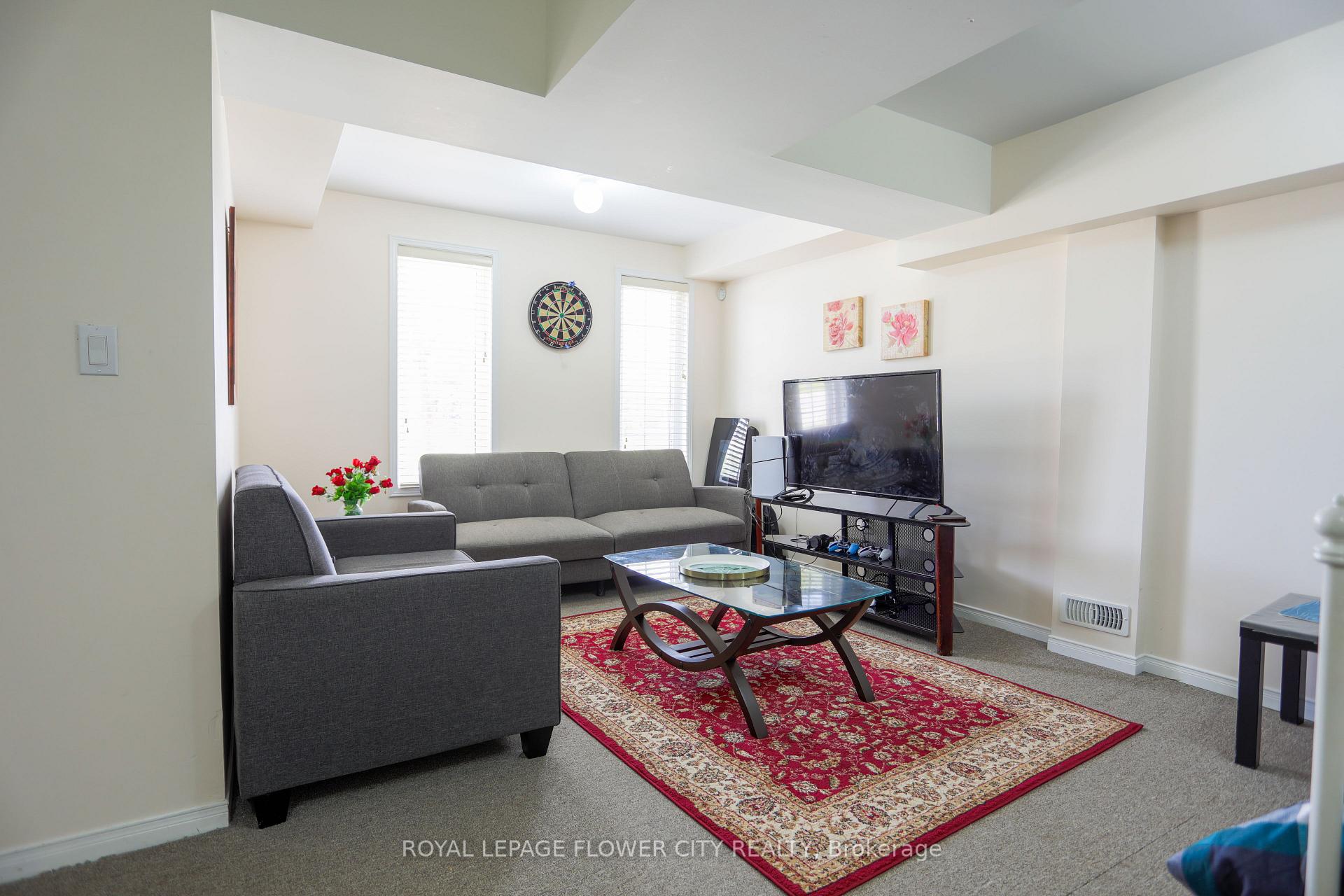 Photo 19 of 42 Lander Crescent N, Clarington, Bowmanville — HOMEH