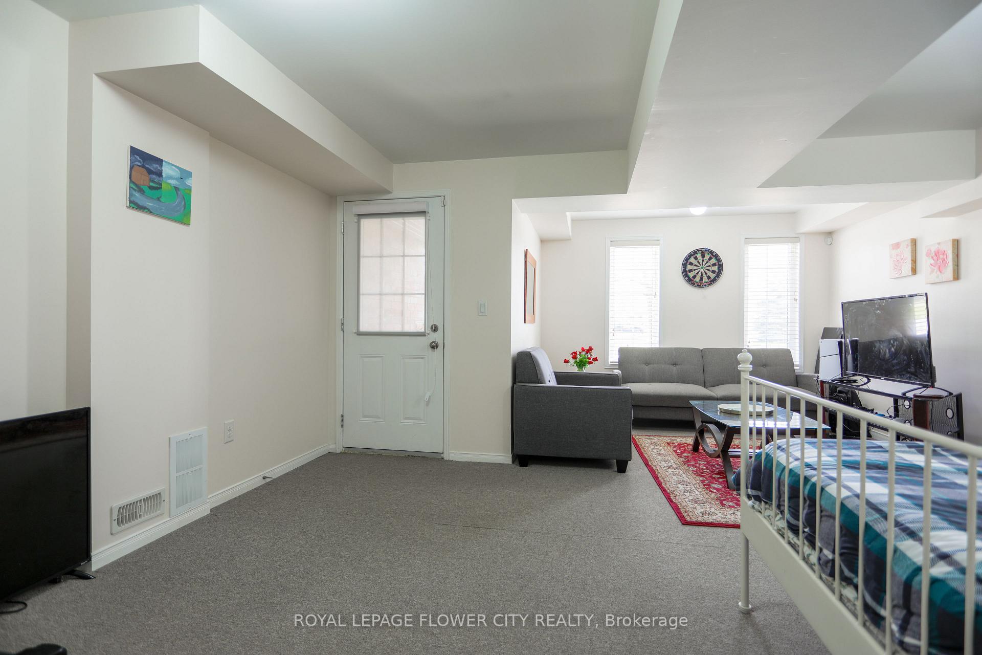 Photo 23 of 42 Lander Crescent N, Clarington, Bowmanville — HOMEH