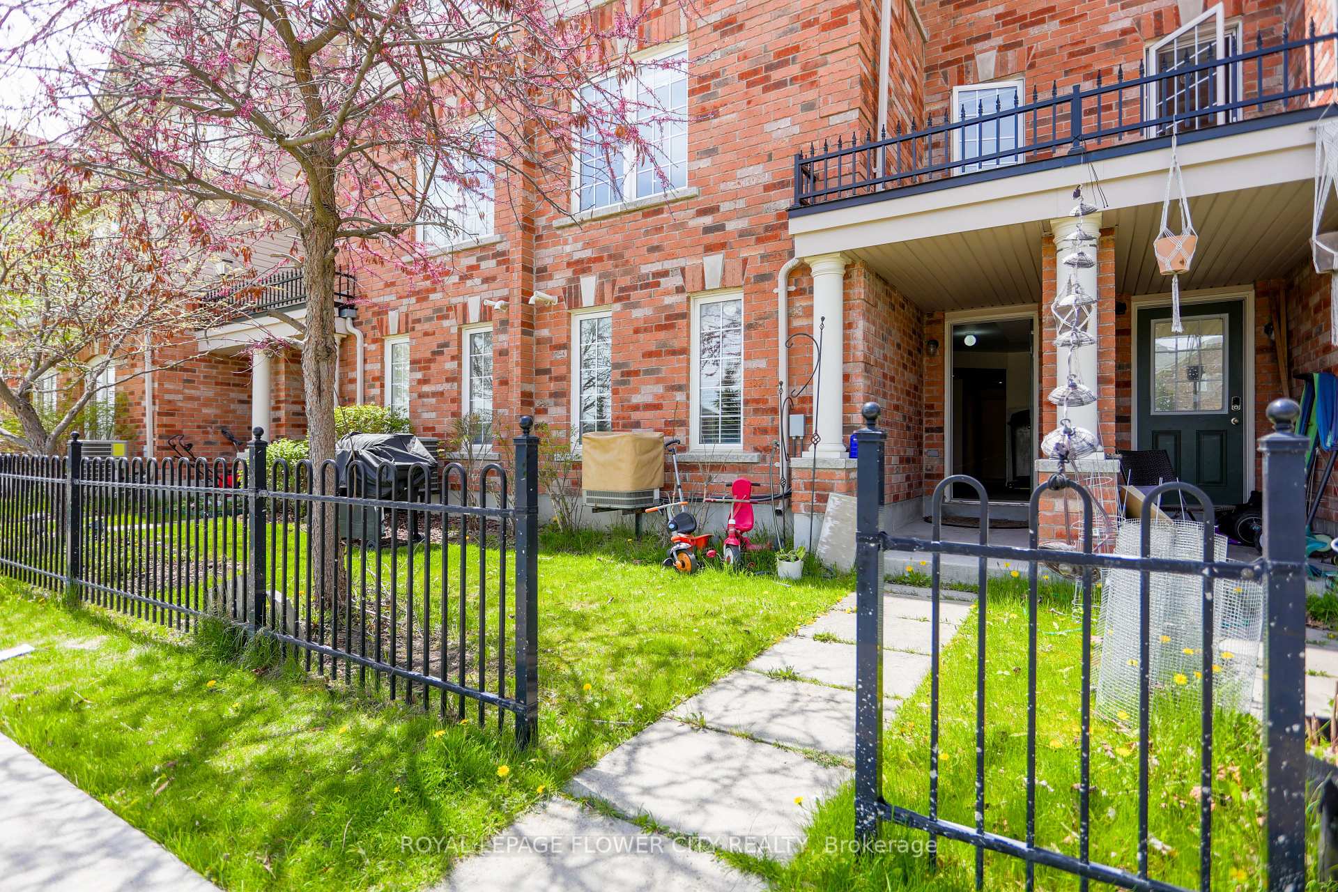 Photo 24 of 42 Lander Crescent N, Clarington, Bowmanville — HOMEH