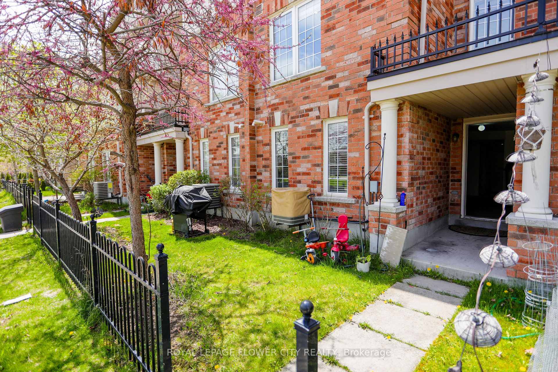 Photo 25 of 42 Lander Crescent N, Clarington, Bowmanville — HOMEH