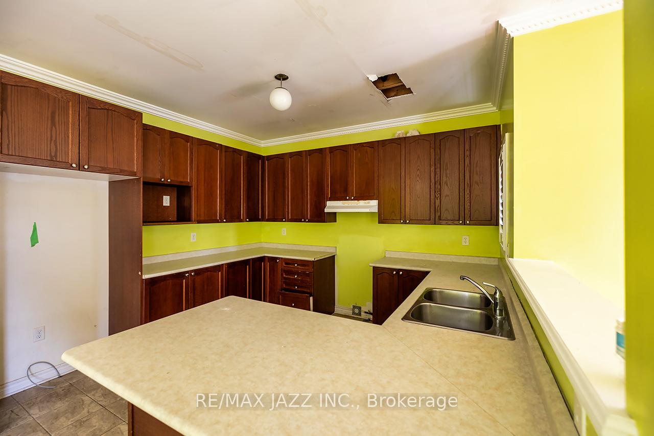 Photo 5 of 57 McBride Avenue, Clarington, Bowmanville — HOMEH