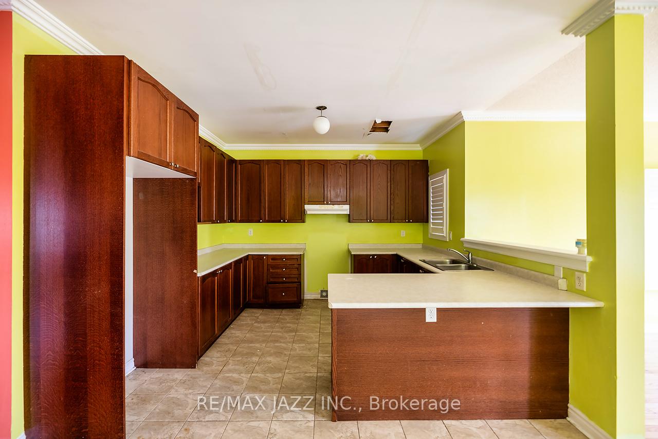 Photo 25 of 57 McBride Avenue, Clarington, Bowmanville — HOMEH