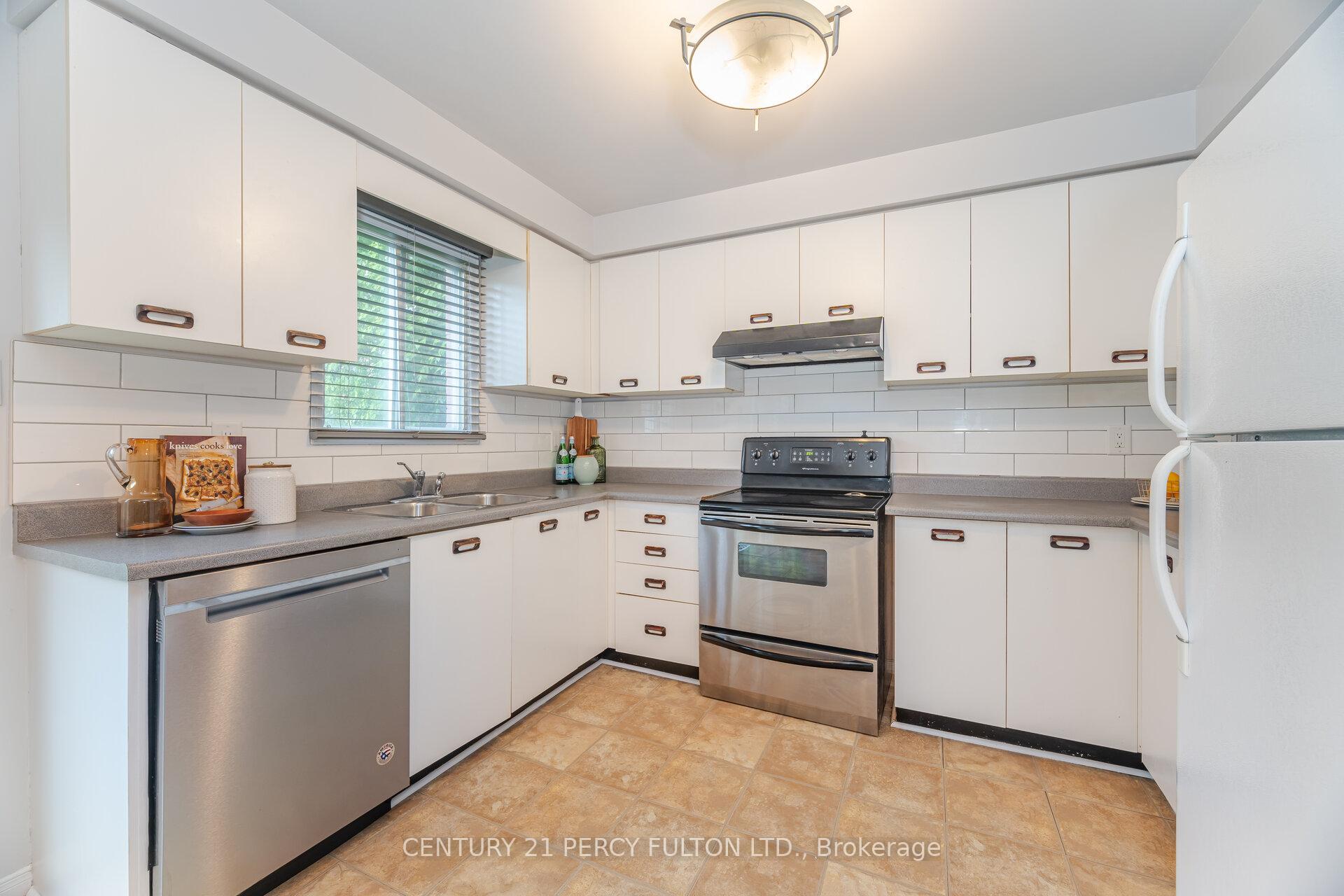Photo 18 of 42 Bennett Avenue, Ajax, Central — HOMEH