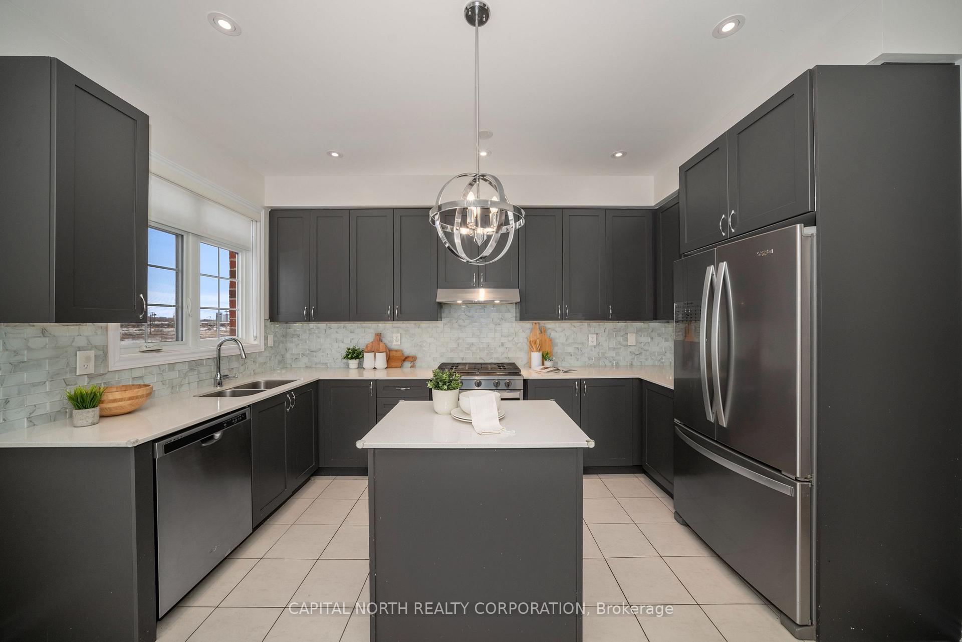 Photo 8 of 128 Sunset Terrace, Vaughan, Vellore Village — HOMEH