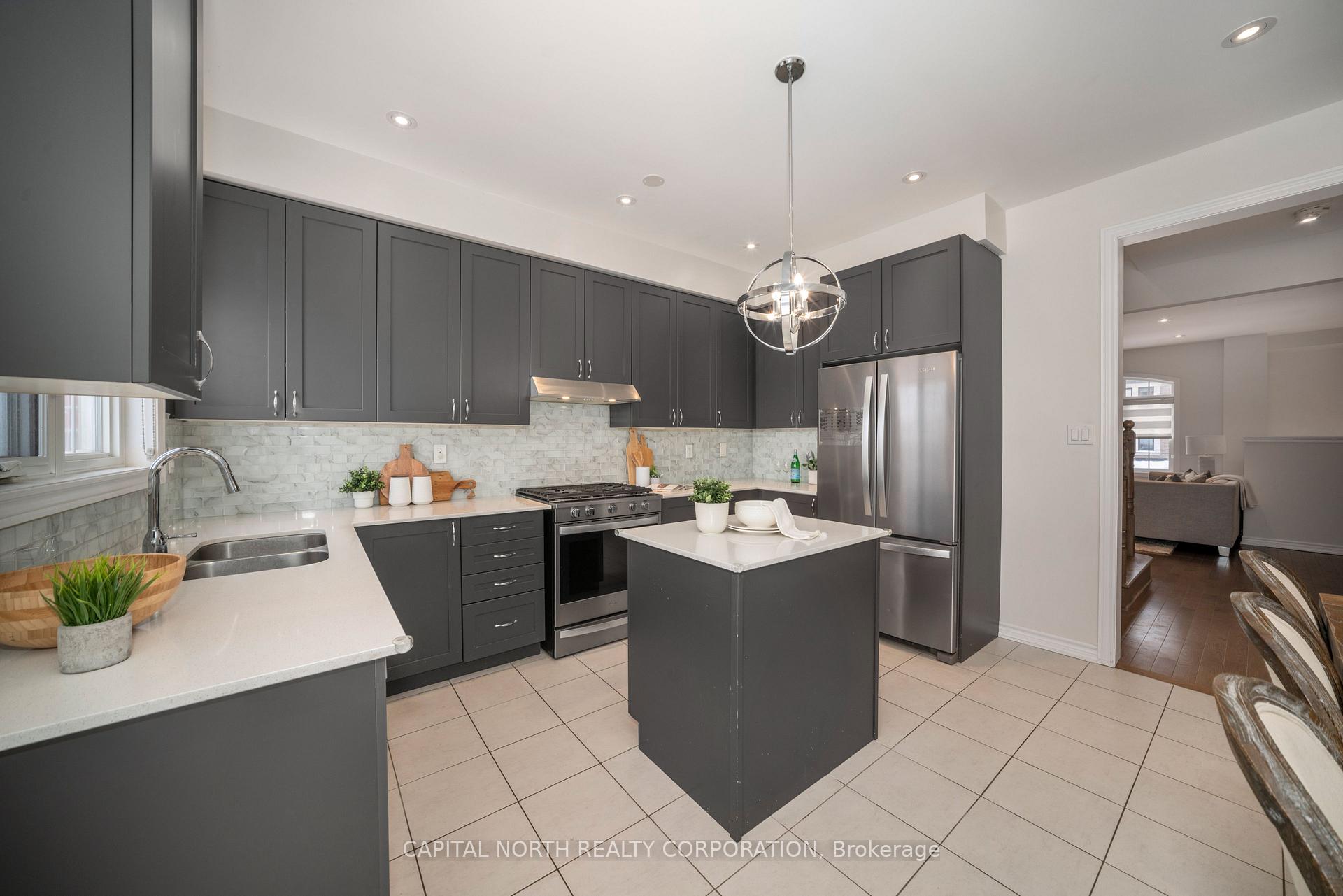 Photo 10 of 128 Sunset Terrace, Vaughan, Vellore Village — HOMEH