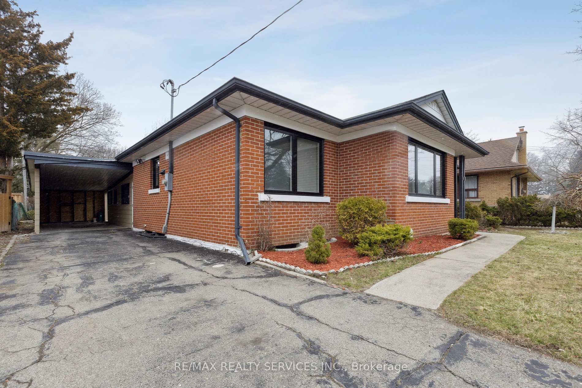 Photo 2 of 48 Chelsea Road, Kitchener — HOMEH