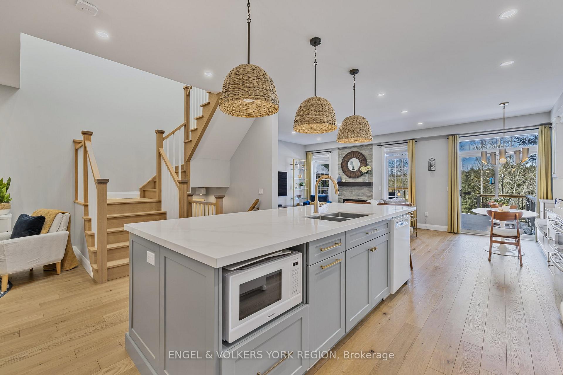 Photo 12 of 46 Ballymore Drive, Aurora, Bayview Wellington — HOMEH