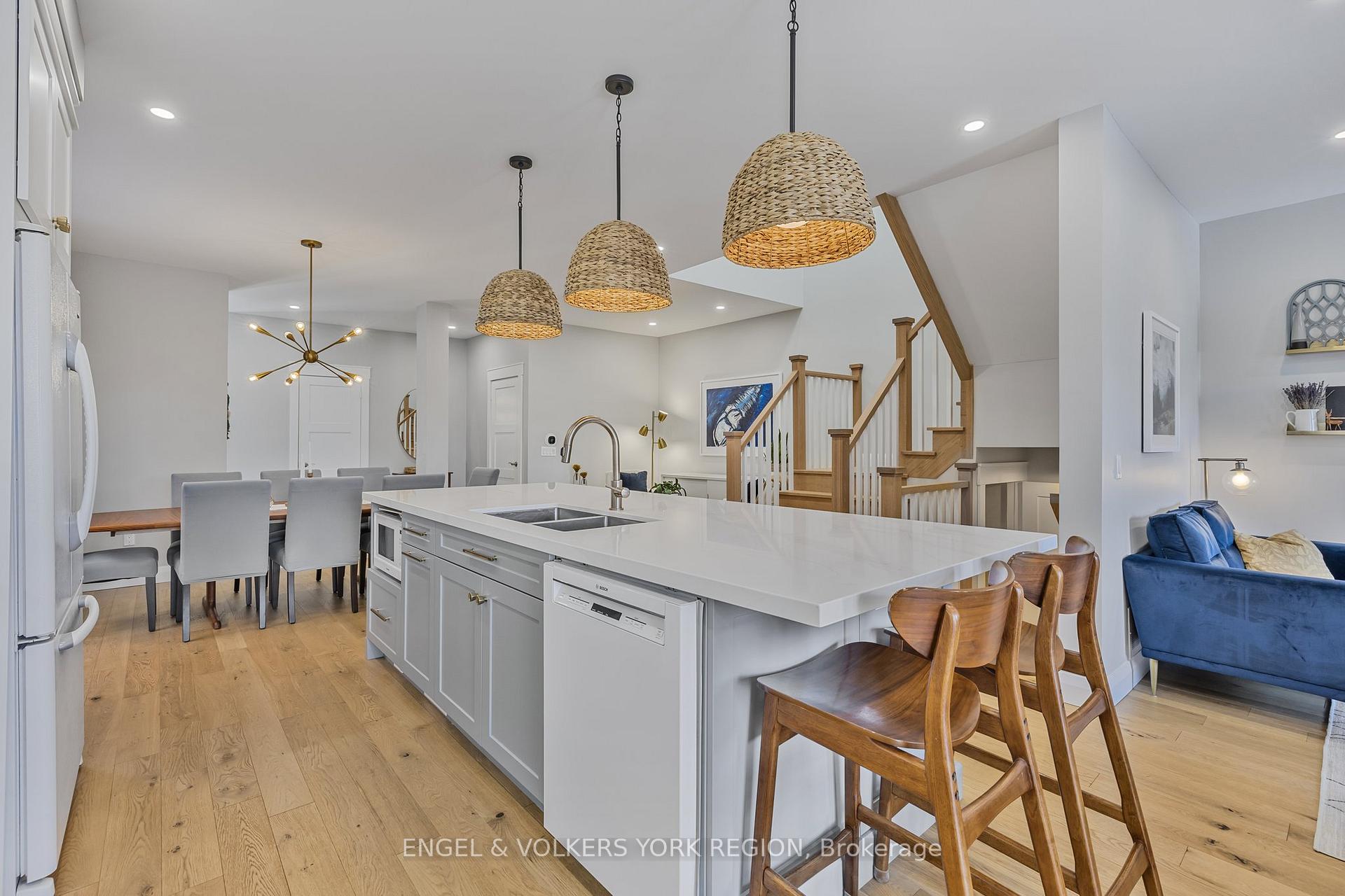 Photo 4 of 46 Ballymore Drive, Aurora, Bayview Wellington — HOMEH