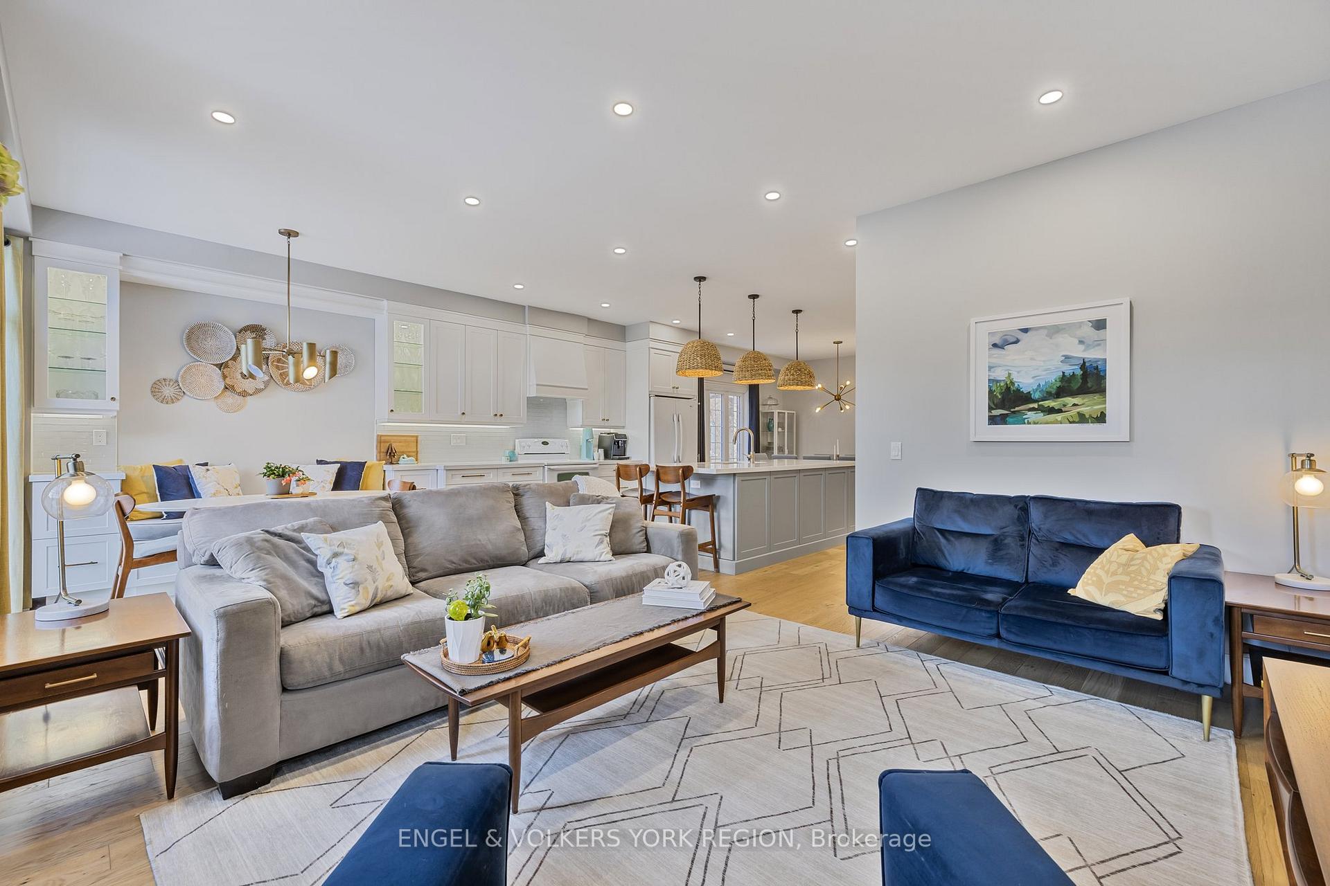 Photo 18 of 46 Ballymore Drive, Aurora, Bayview Wellington — HOMEH