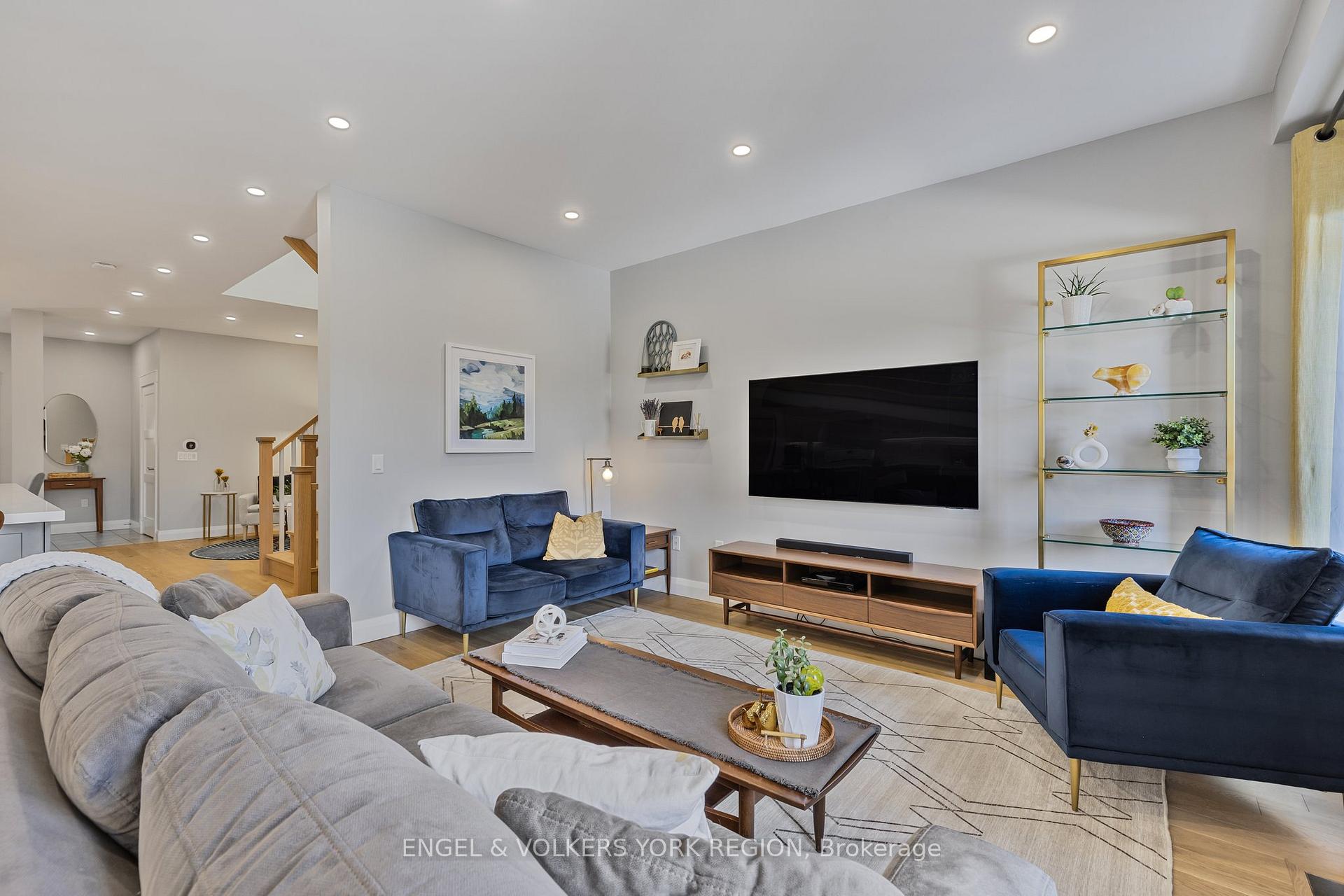 Photo 17 of 46 Ballymore Drive, Aurora, Bayview Wellington — HOMEH