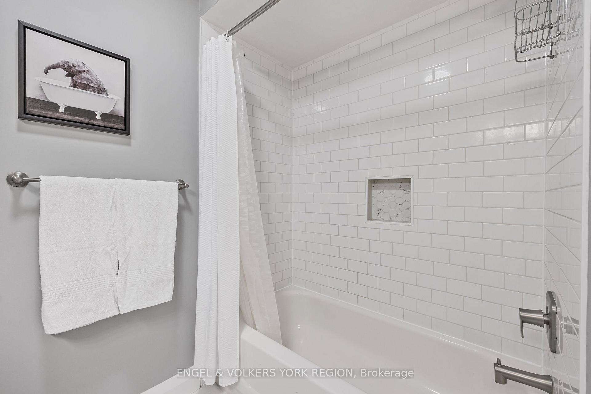 Photo 42 of 46 Ballymore Drive, Aurora, Bayview Wellington — HOMEH