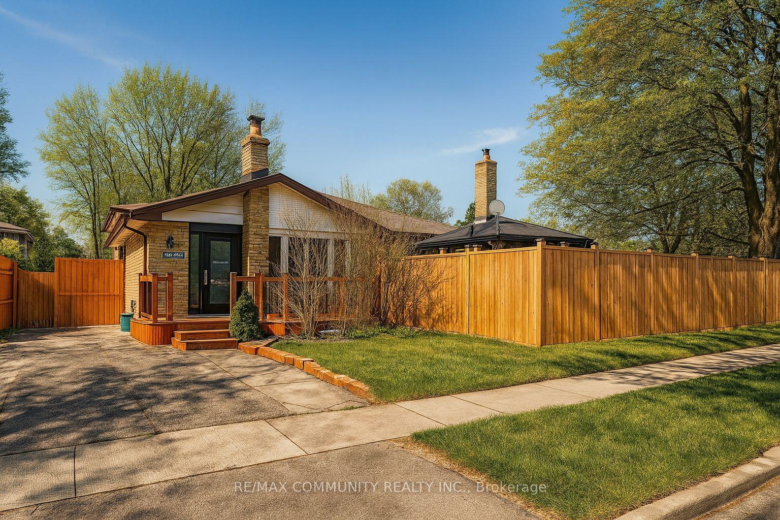 Front of 506 Lanark Drive