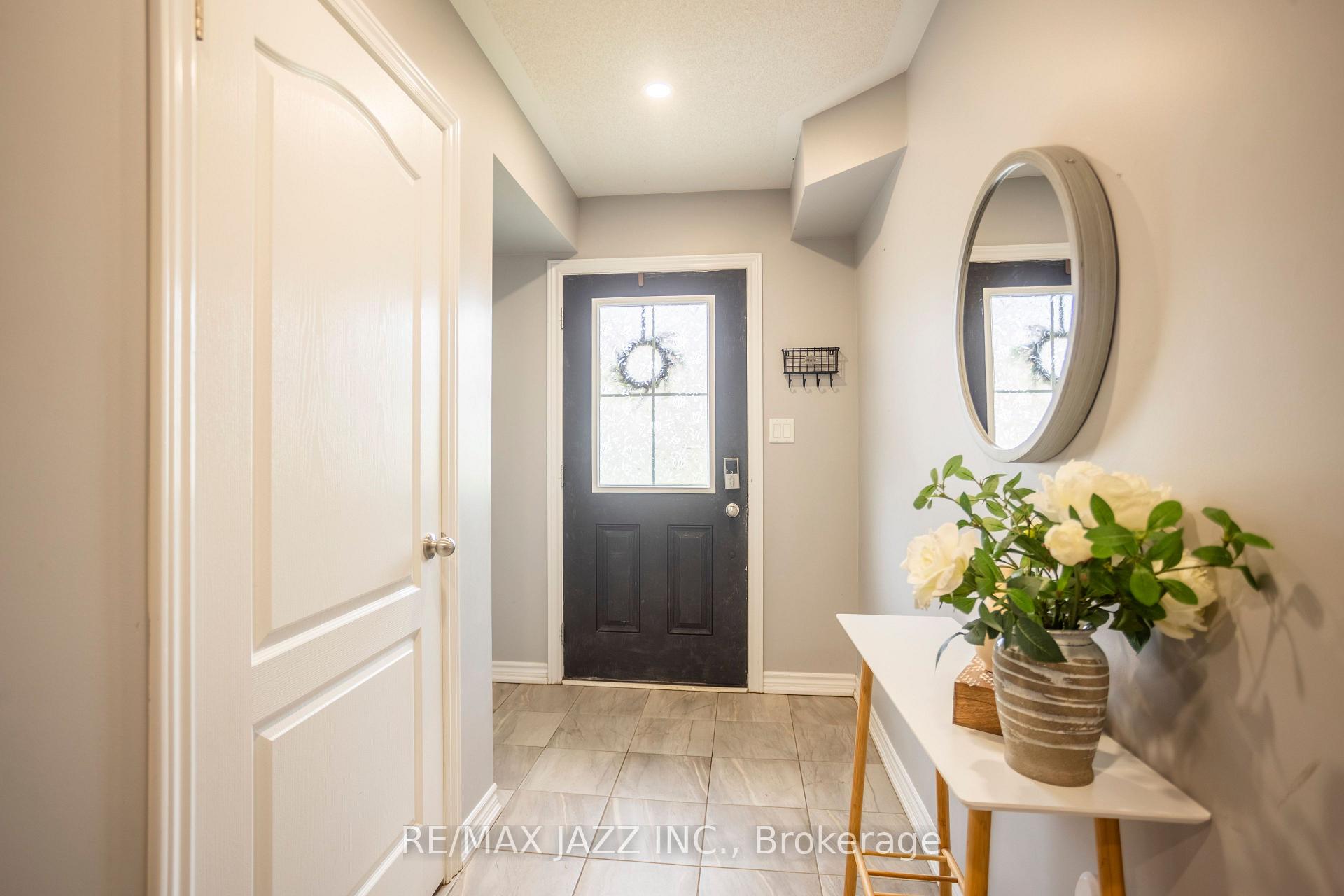 Photo 3 of 61 Markham Trail, Clarington, Bowmanville — HOMEH