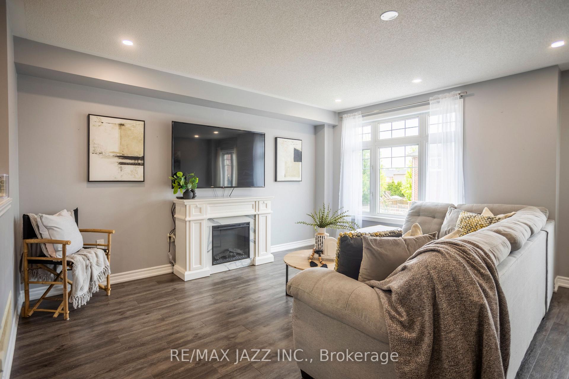 Photo 10 of 61 Markham Trail, Clarington, Bowmanville — HOMEH