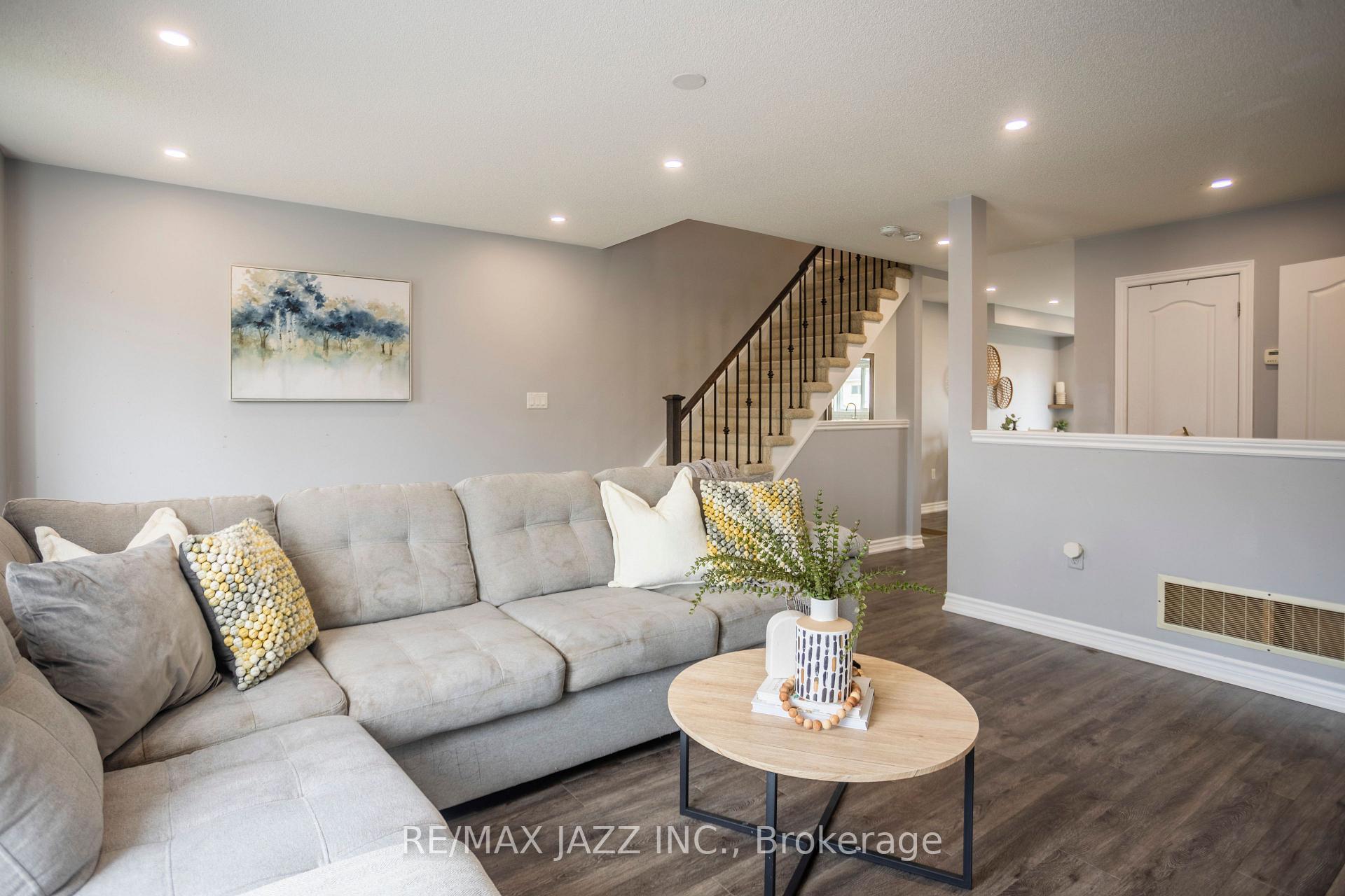 Photo 19 of 61 Markham Trail, Clarington, Bowmanville — HOMEH