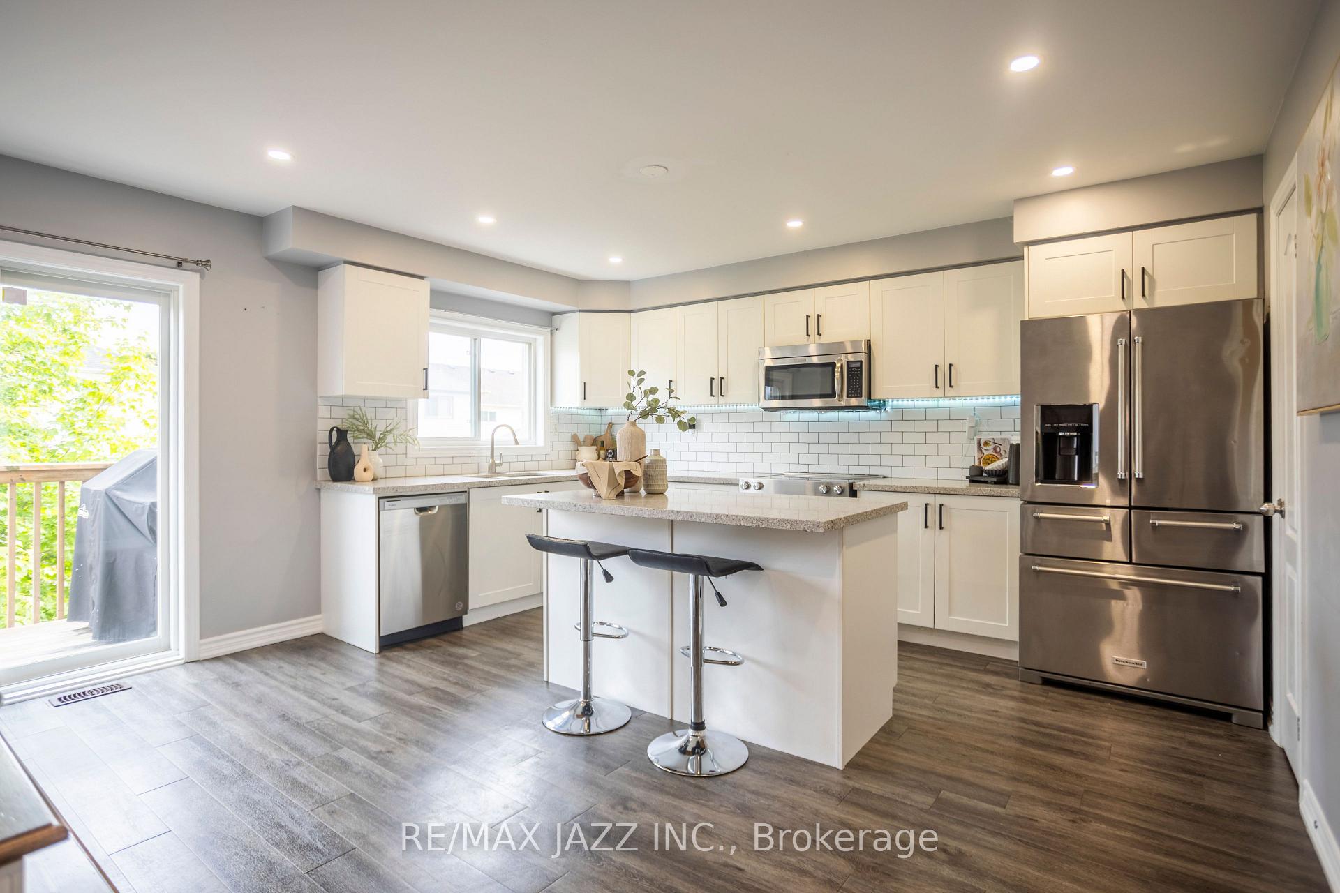 Photo 5 of 61 Markham Trail, Clarington, Bowmanville — HOMEH
