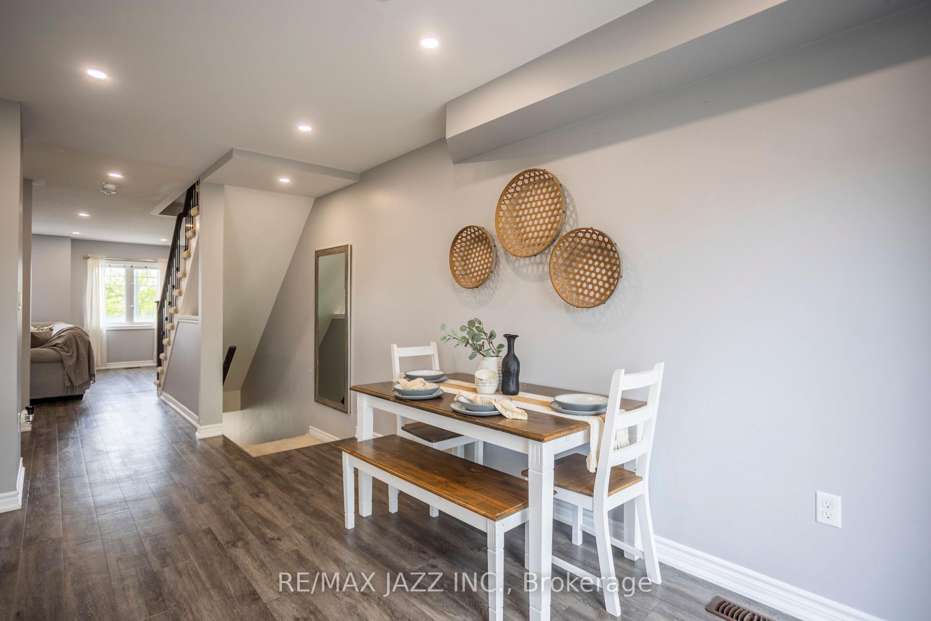 Photo 8 of 61 Markham Trail, Clarington, Bowmanville — HOMEH