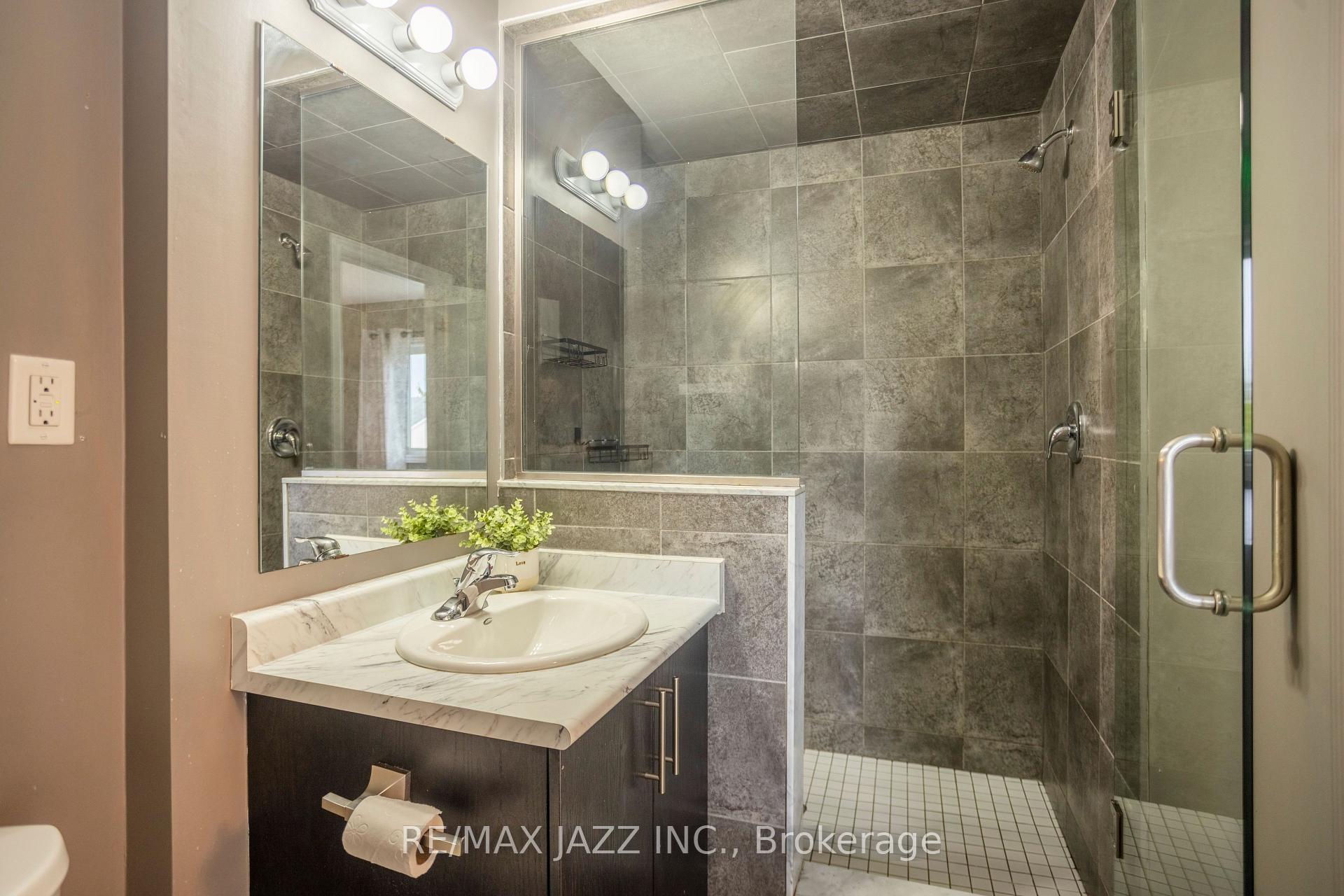Photo 18 of 61 Markham Trail, Clarington, Bowmanville — HOMEH