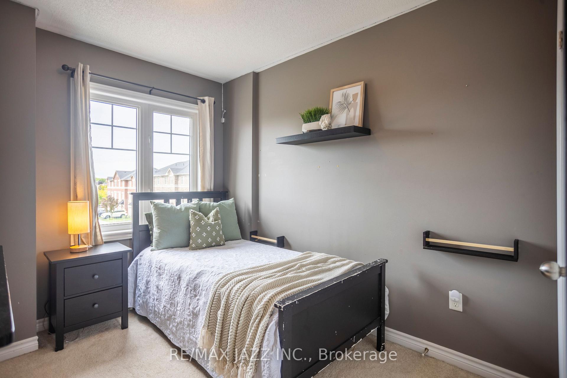 Photo 20 of 61 Markham Trail, Clarington, Bowmanville — HOMEH
