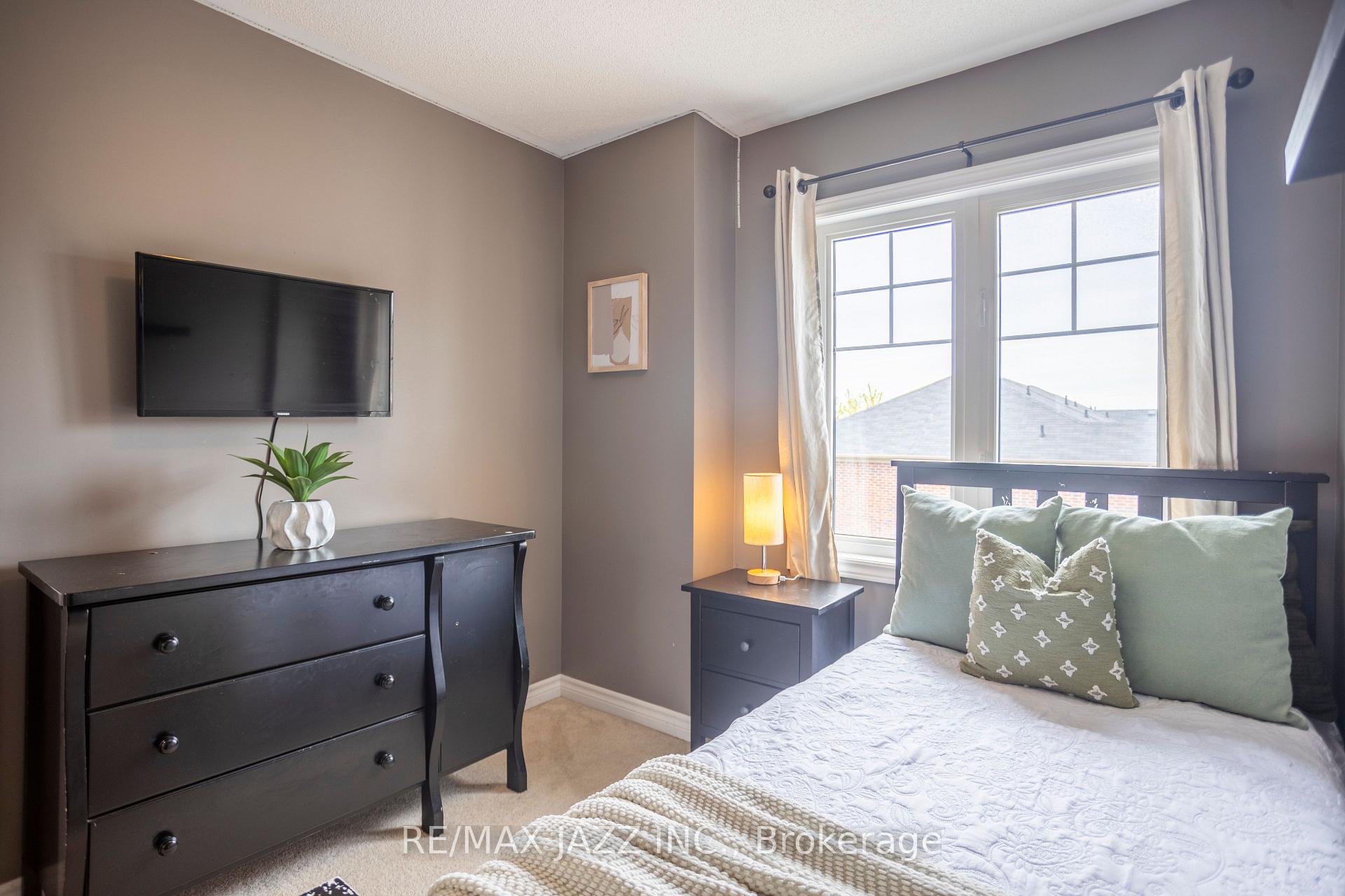 Photo 14 of 61 Markham Trail, Clarington, Bowmanville — HOMEH